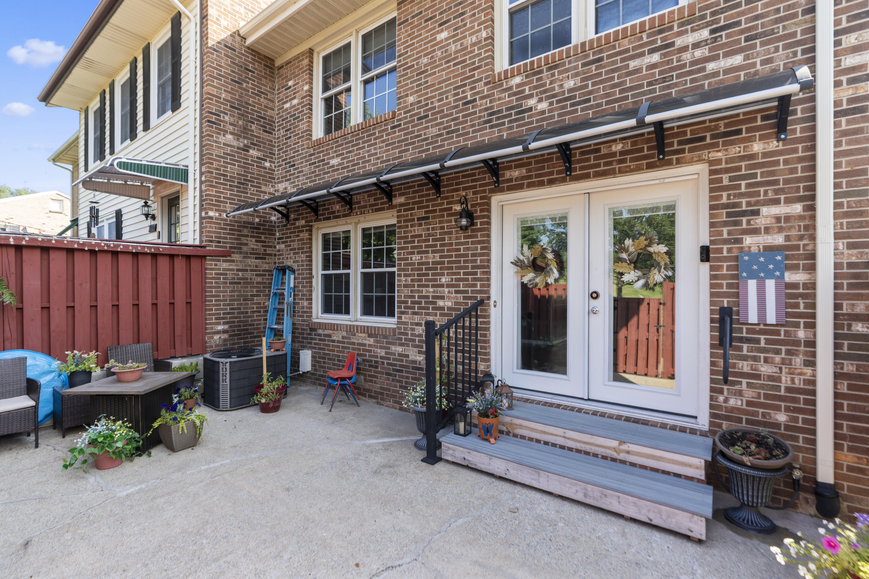 108 Essex Dr