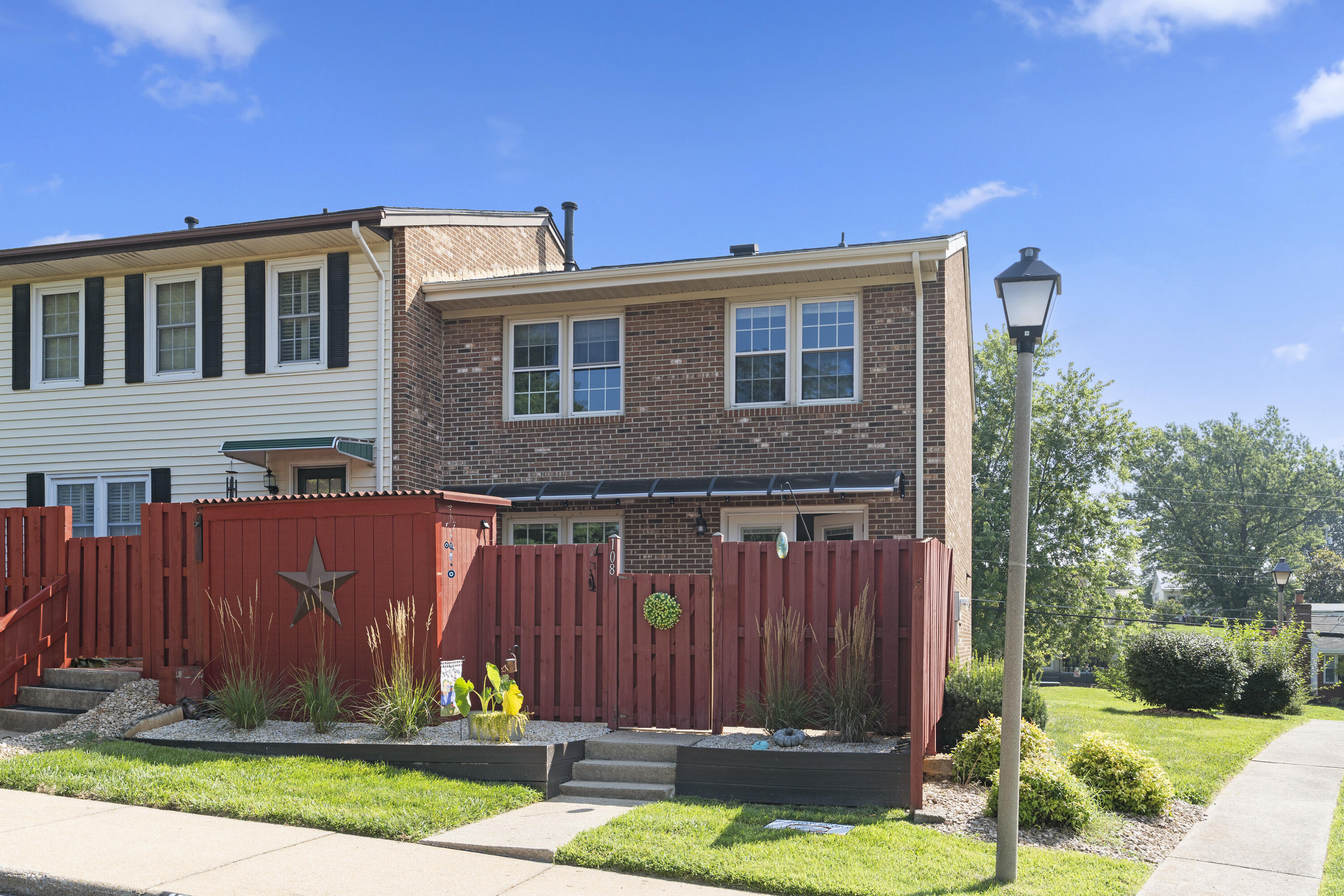 108 Essex Dr