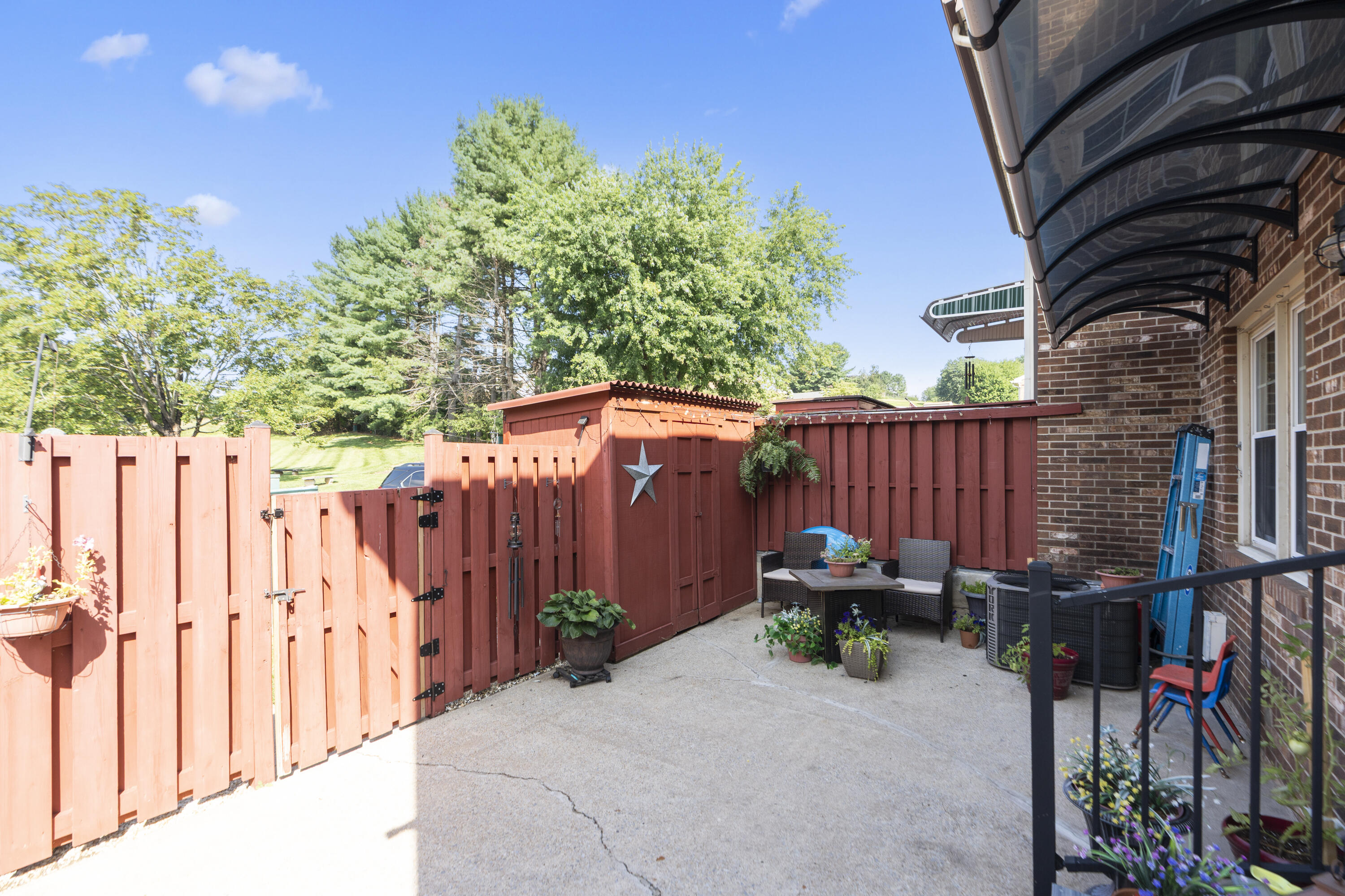 108 Essex Dr