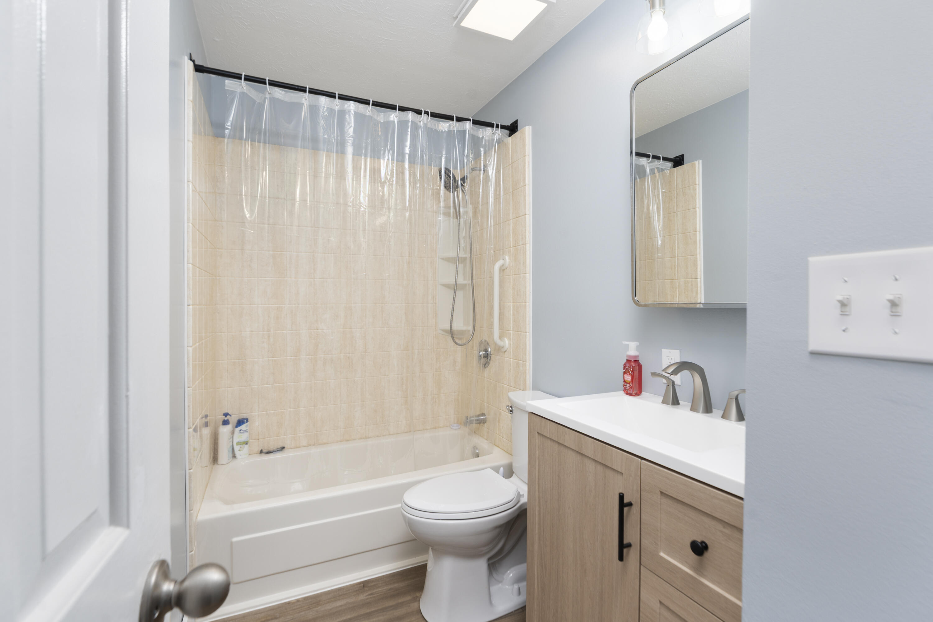 108 Essex Dr