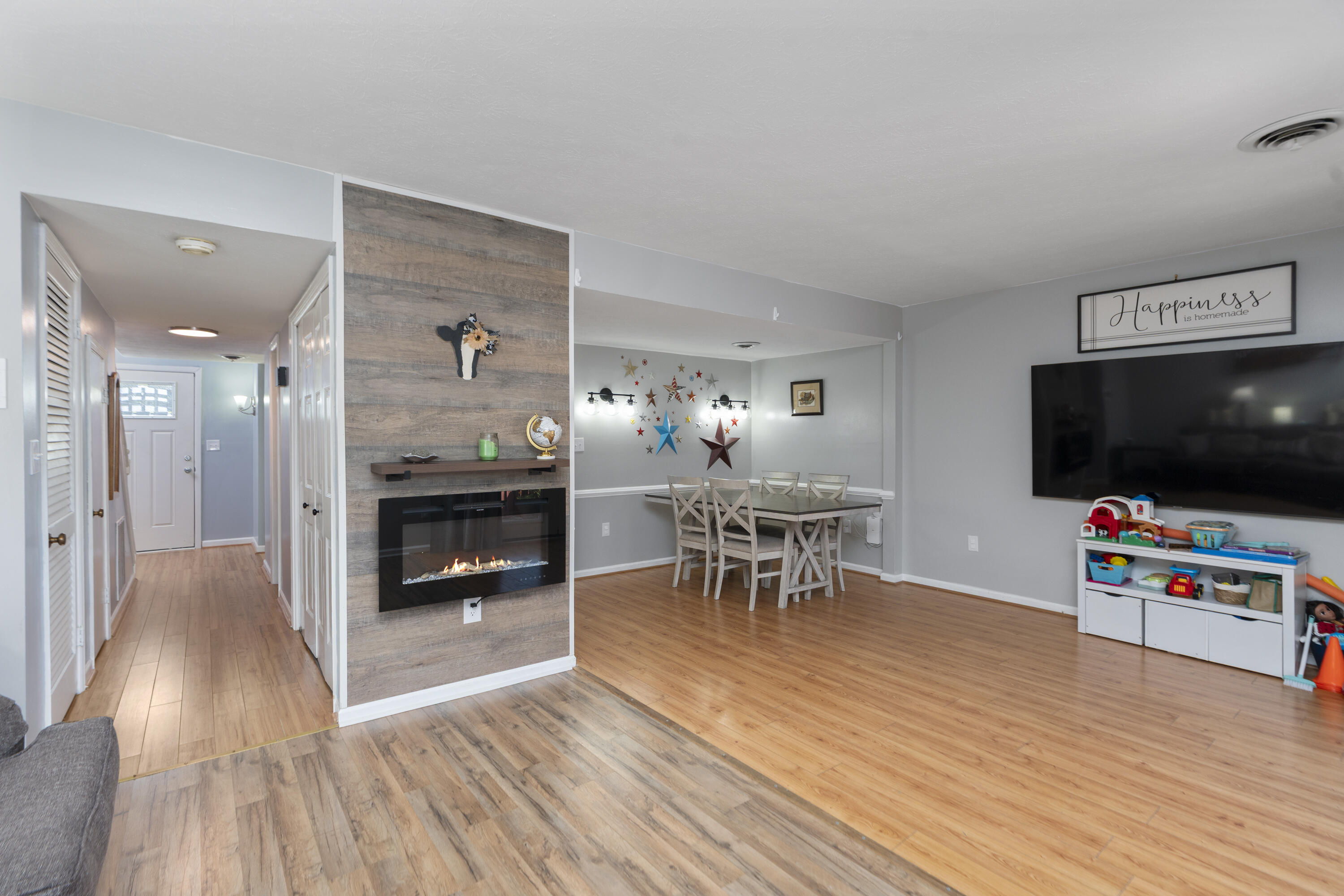 108 Essex Dr