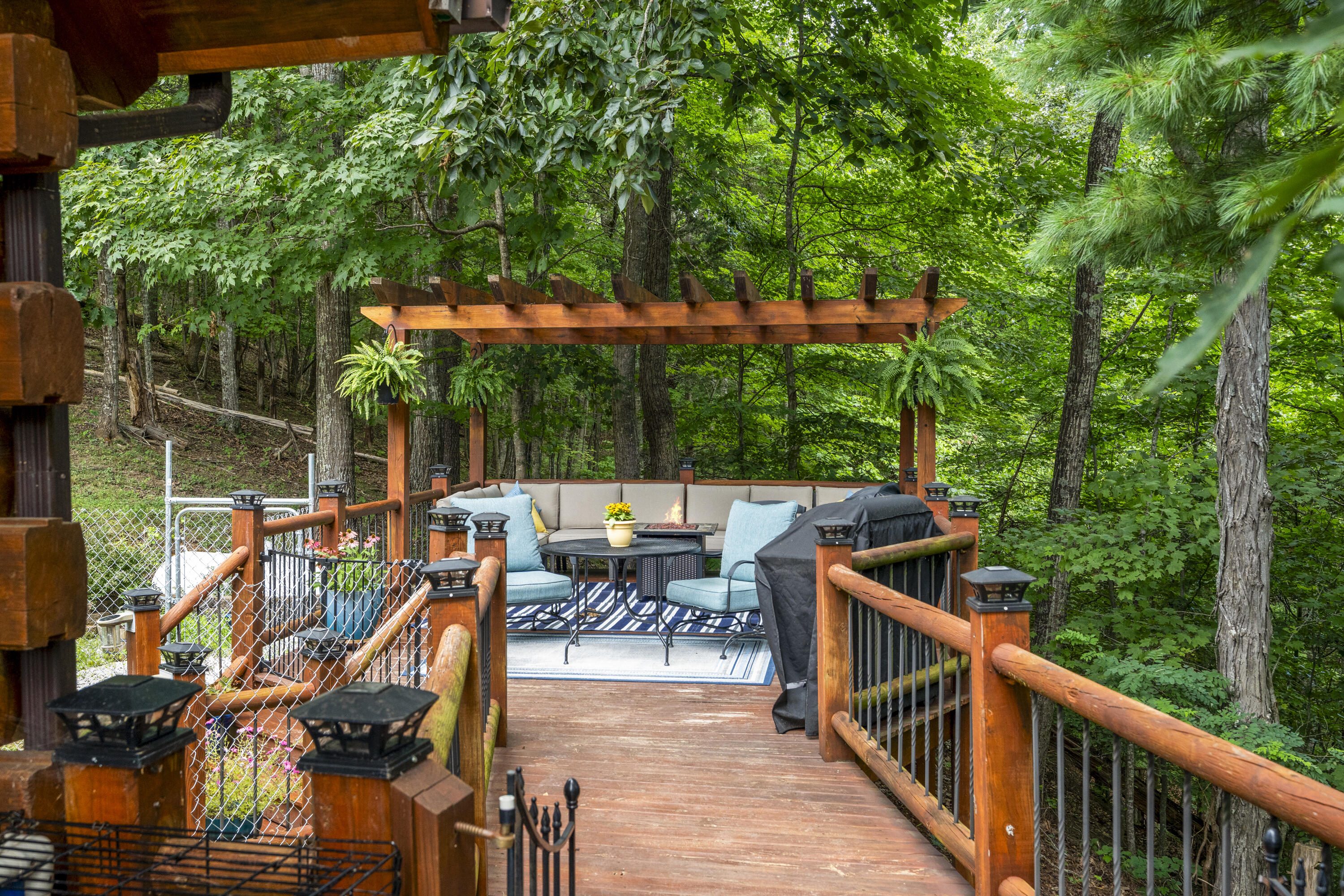 440 Hollow Ln
