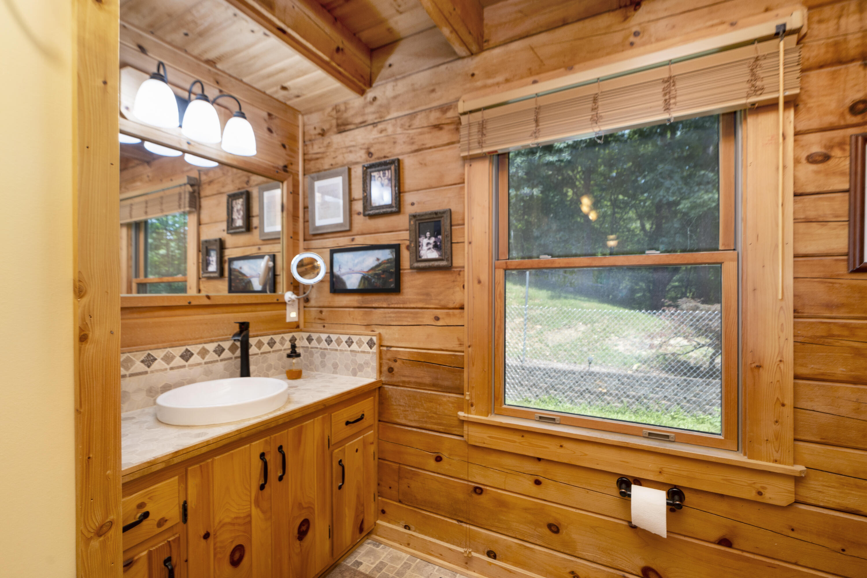 440 Hollow Ln