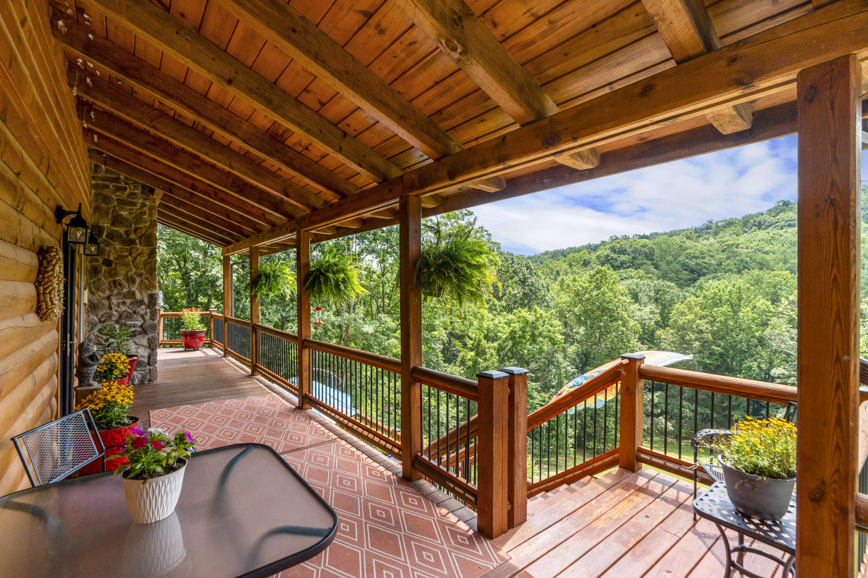 440 Hollow Ln