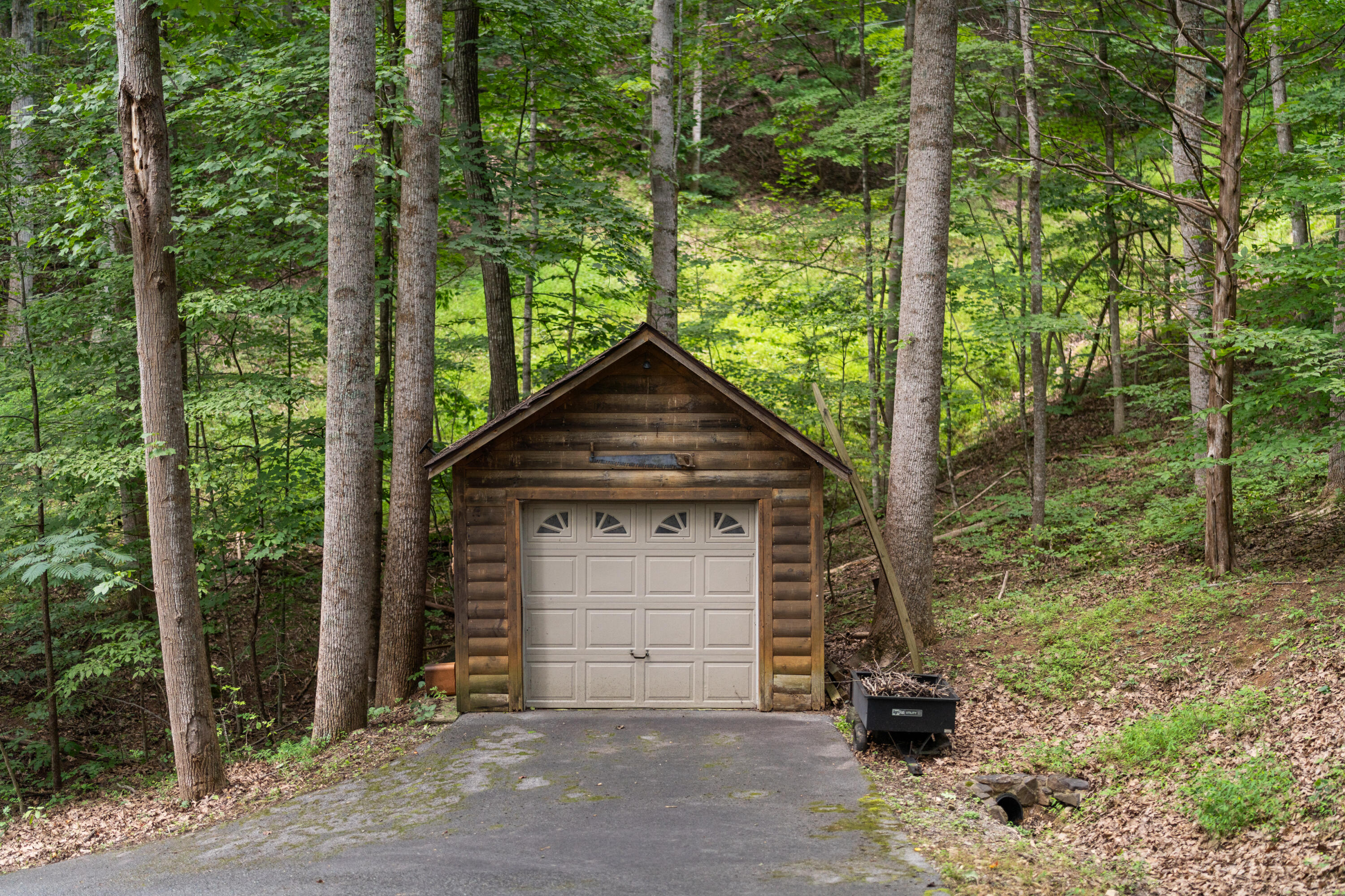 440 Hollow Ln