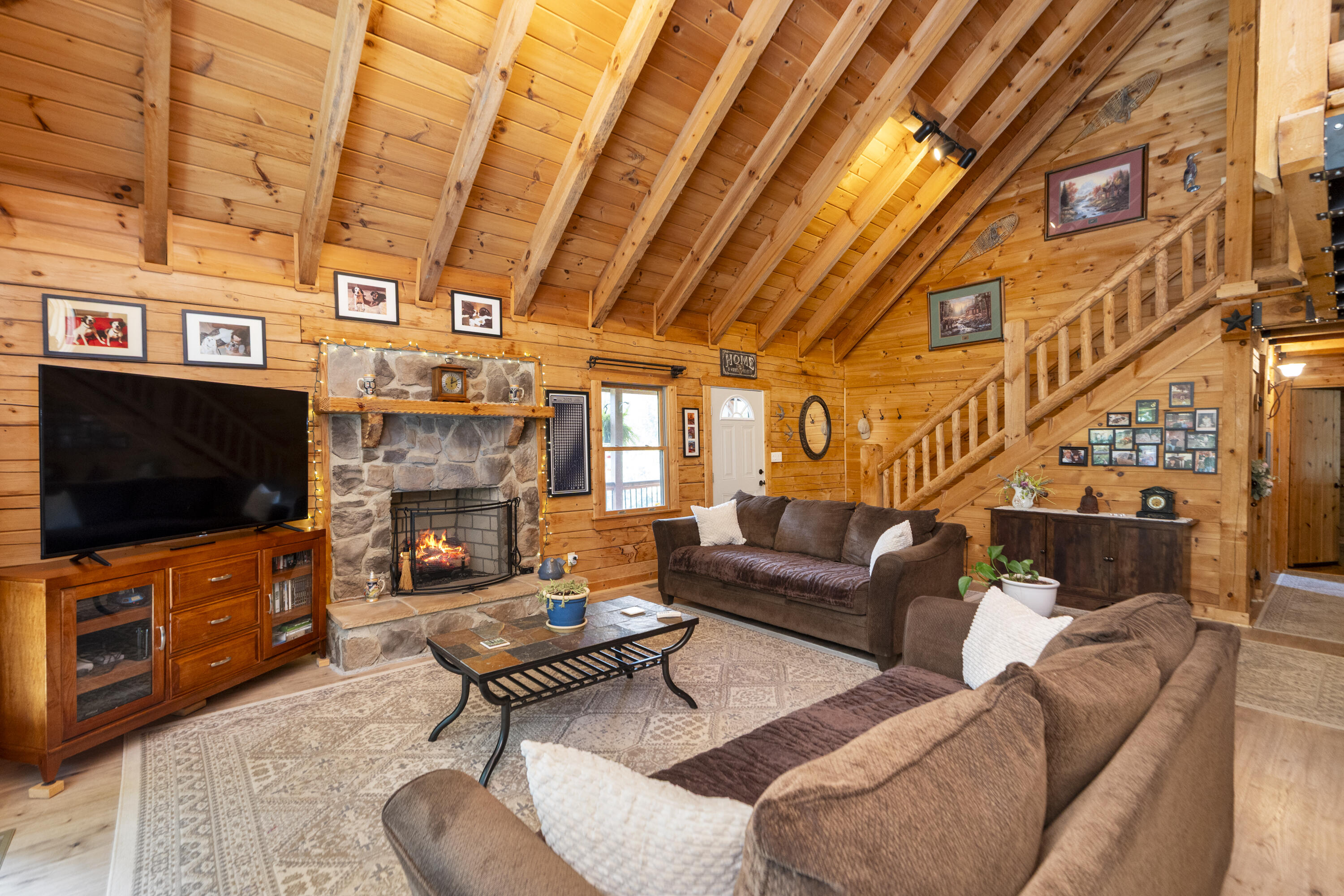 440 Hollow Ln