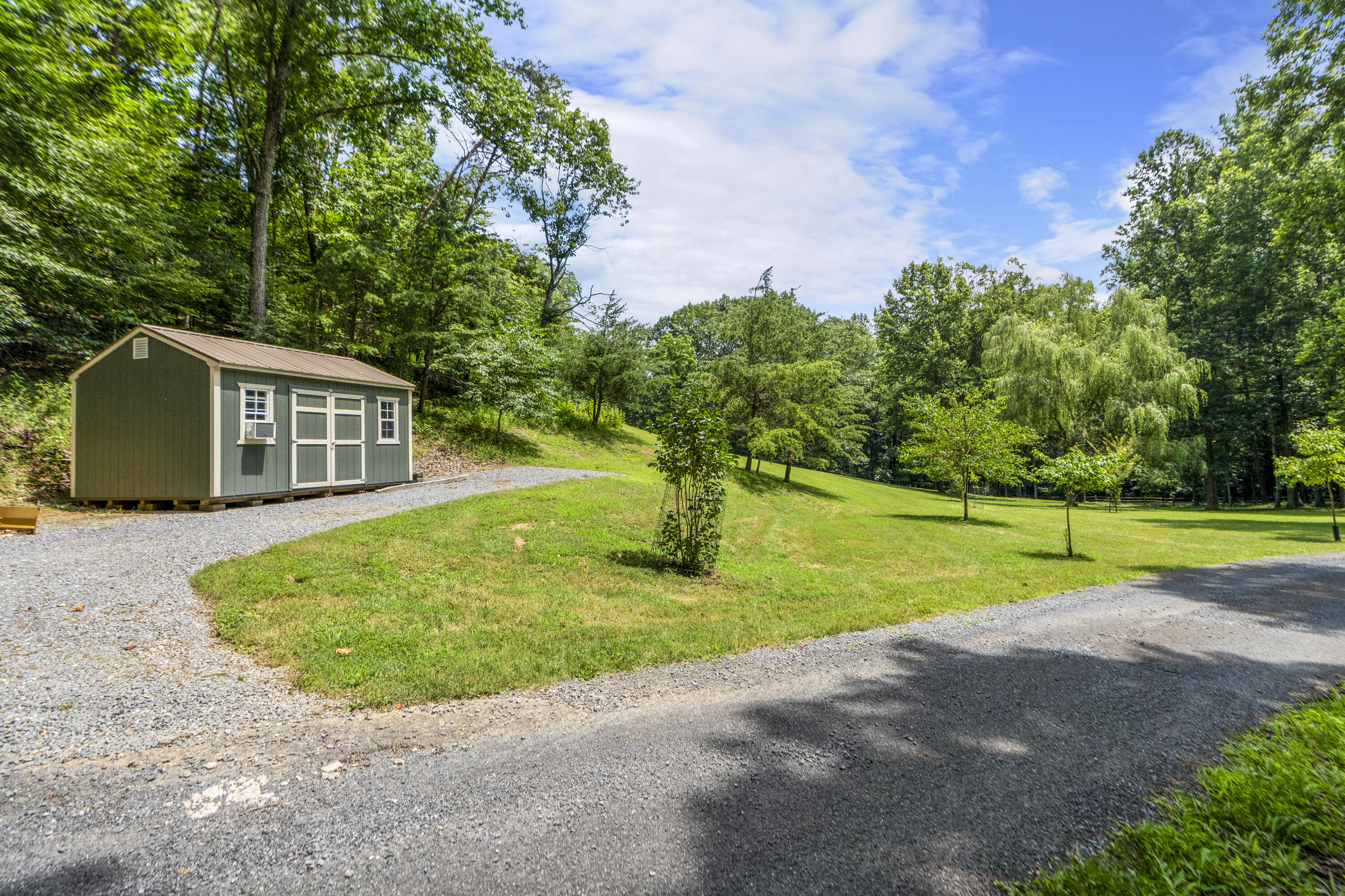 440 Hollow Ln