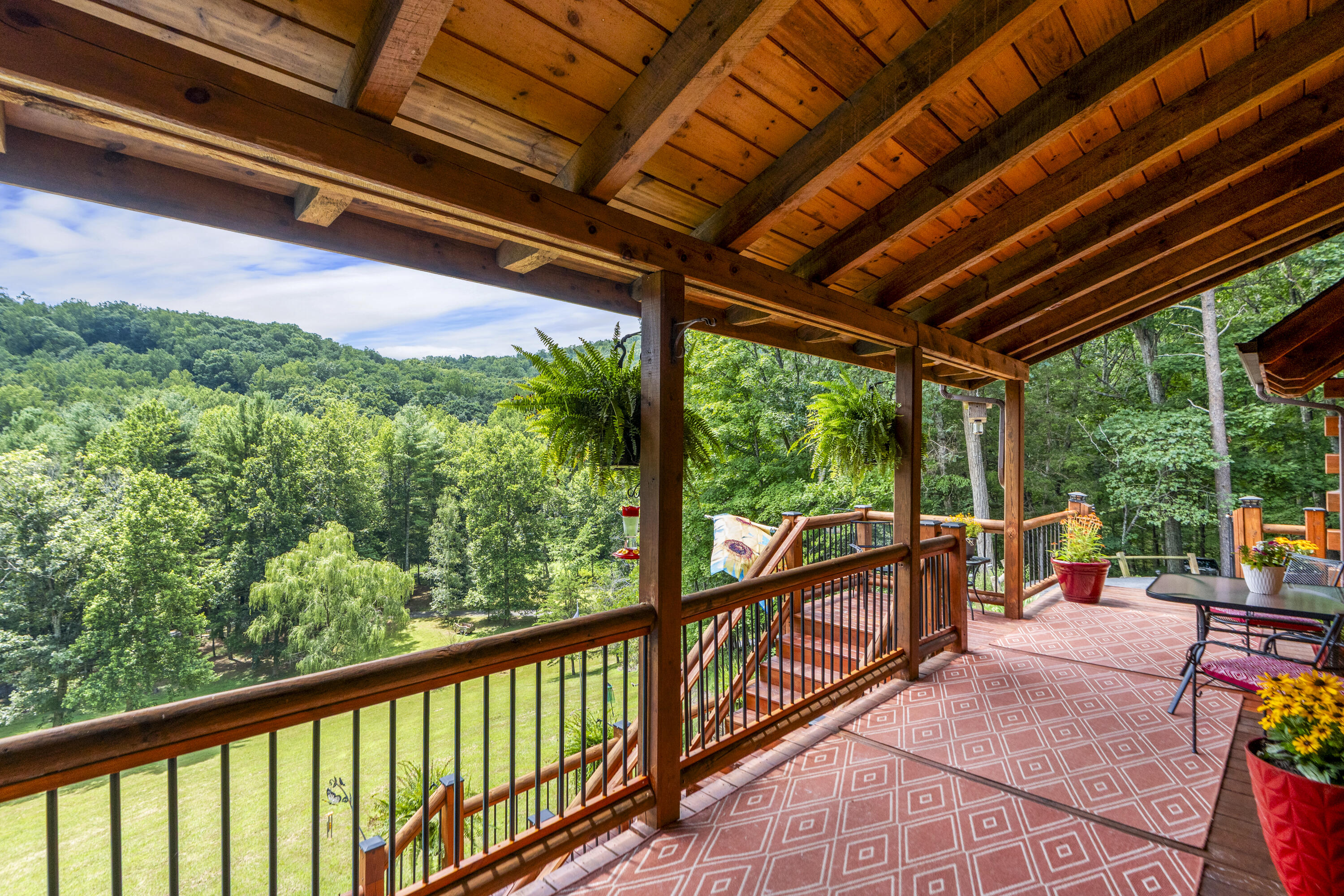 440 Hollow Ln