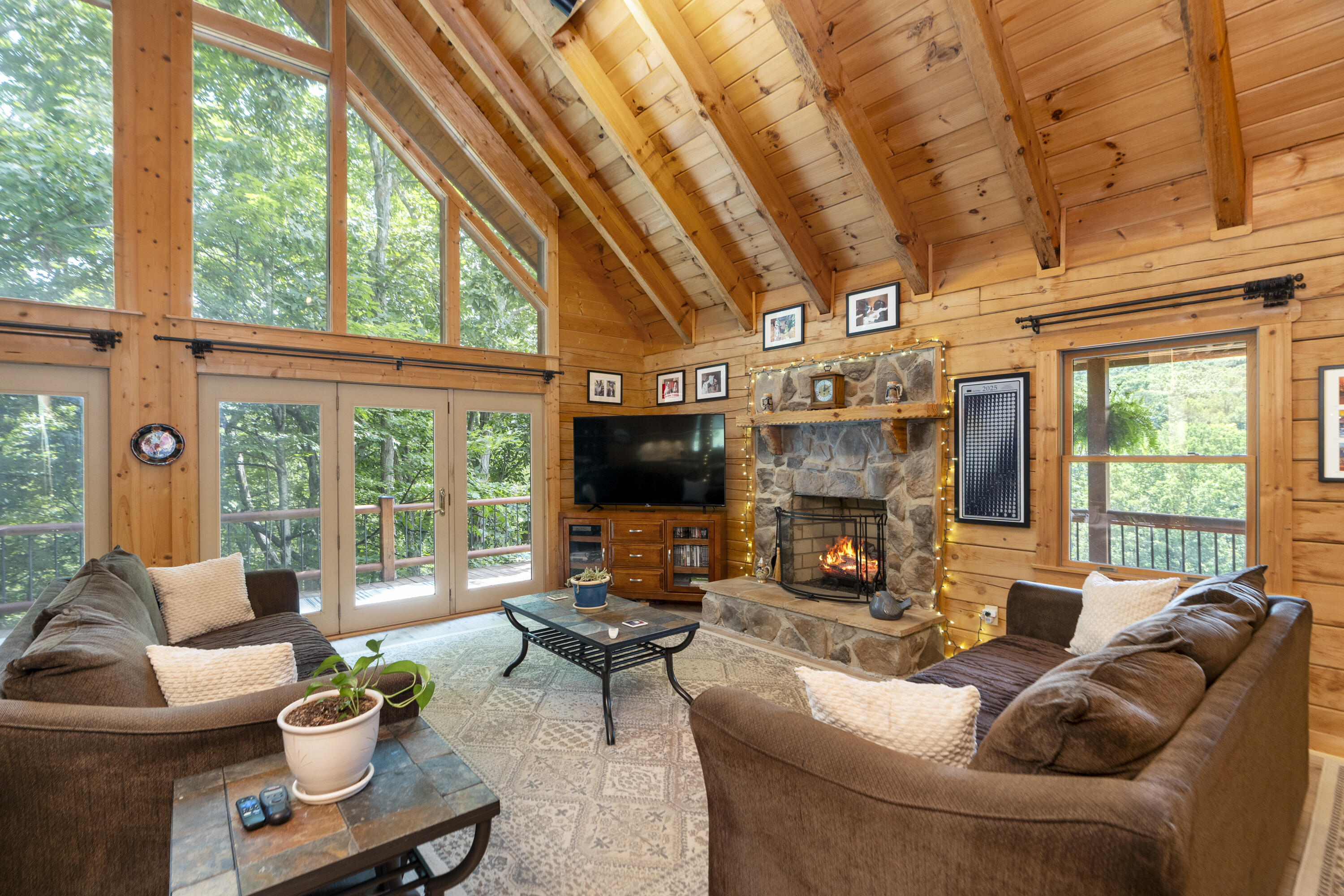 440 Hollow Ln