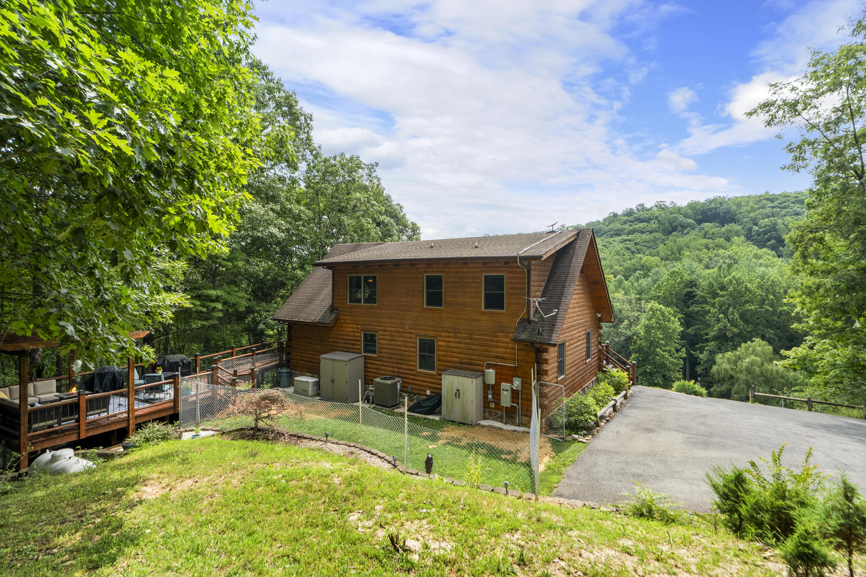 440 Hollow Ln