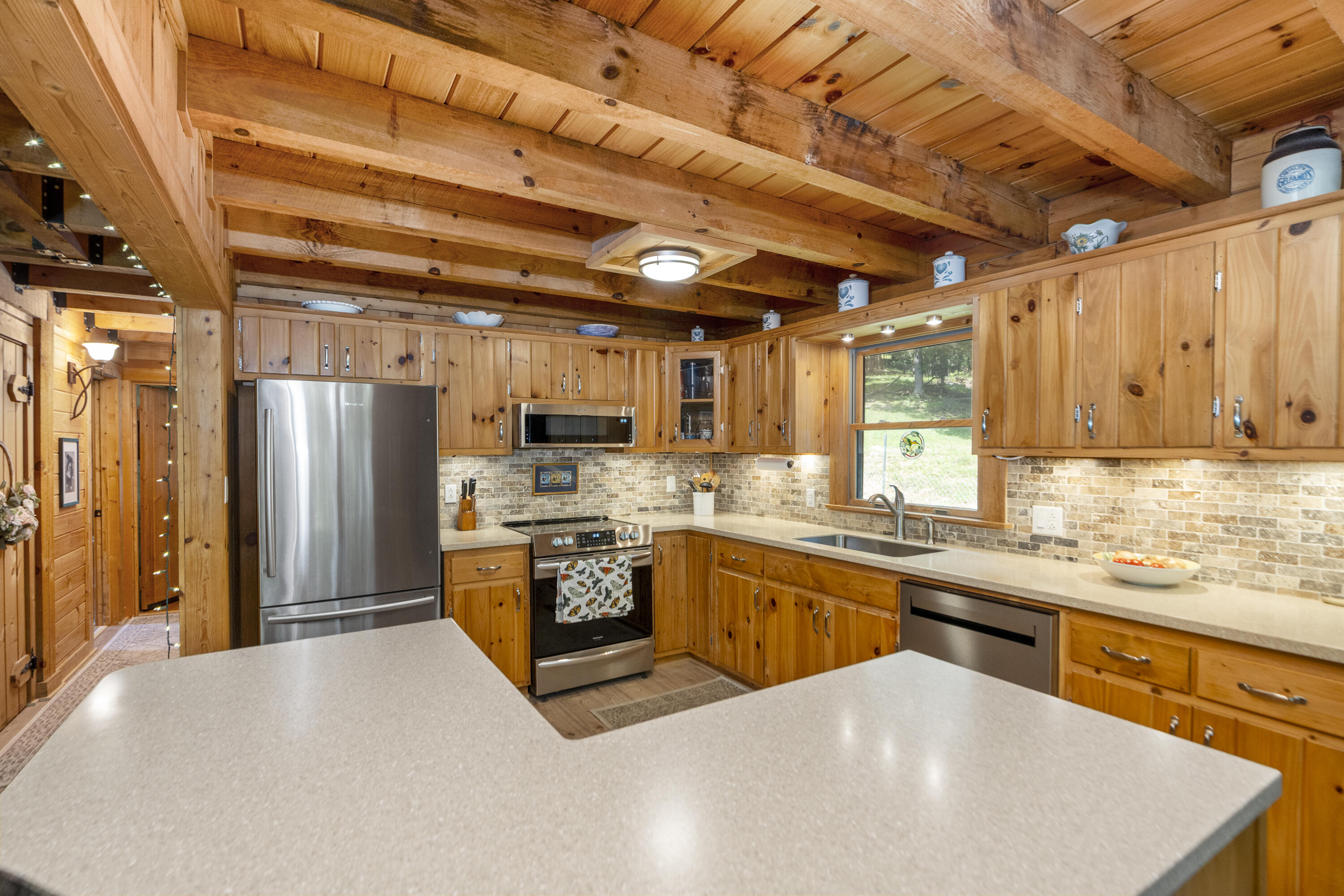 440 Hollow Ln