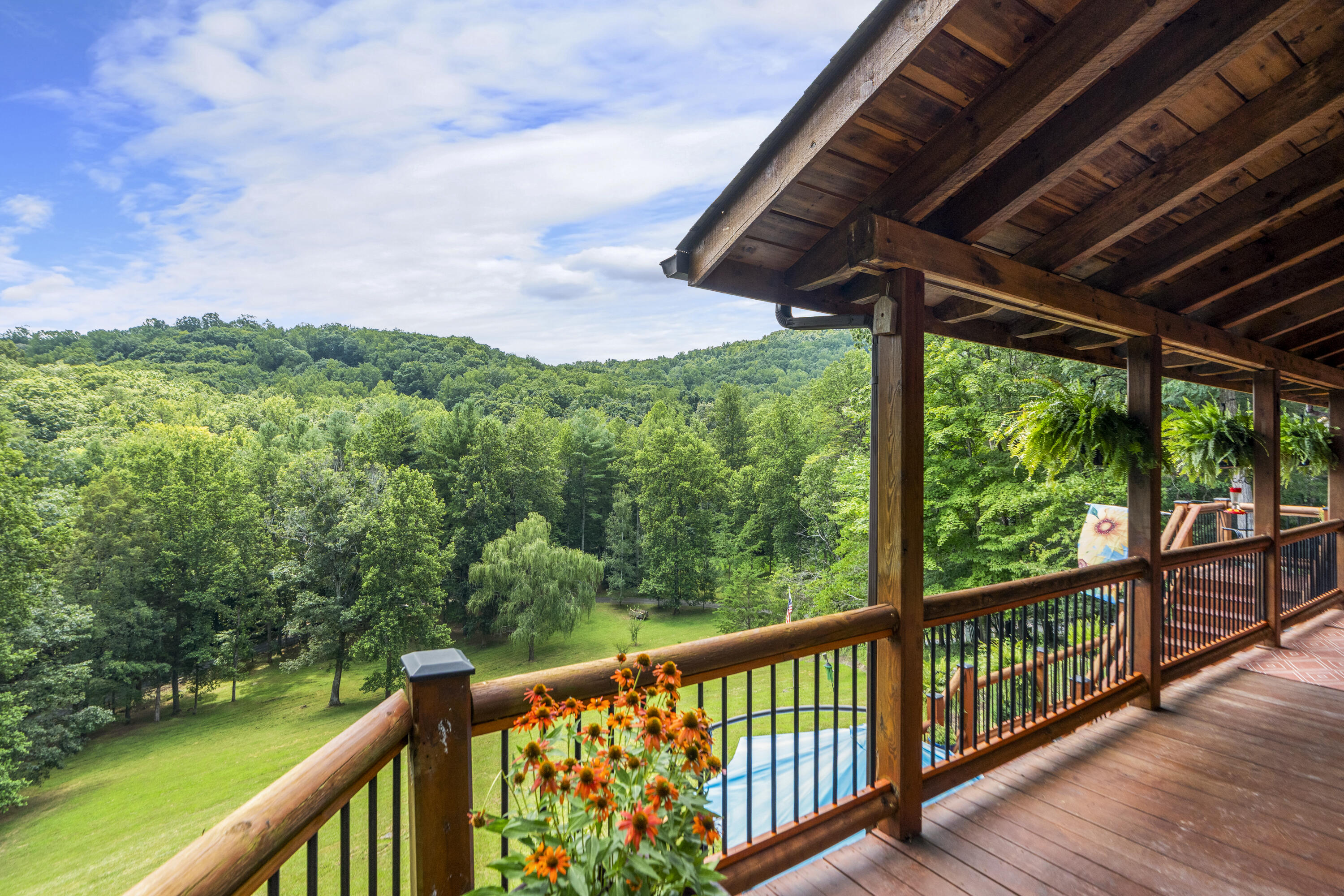440 Hollow Ln