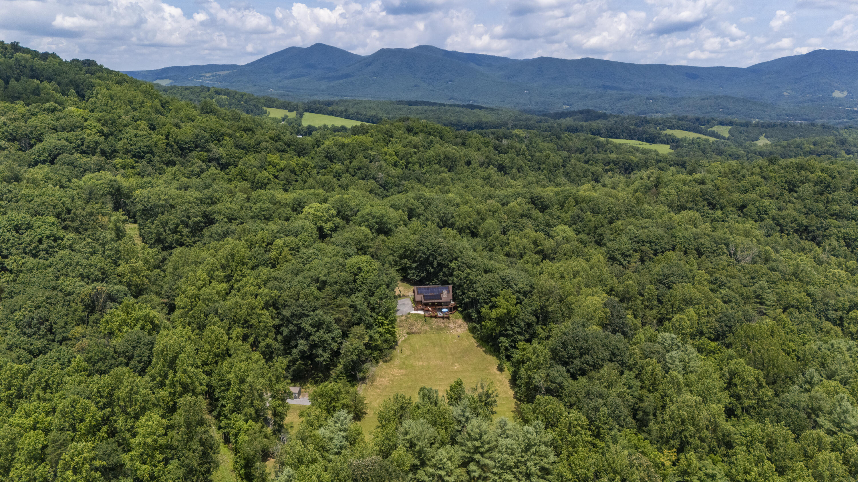 440 Hollow Ln