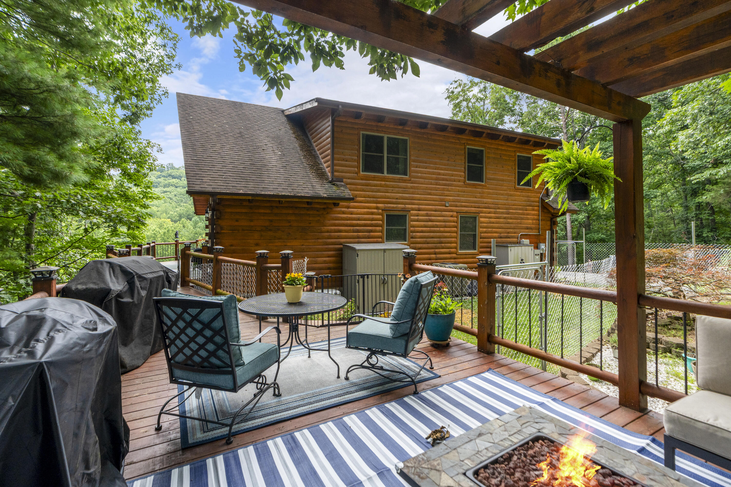 440 Hollow Ln