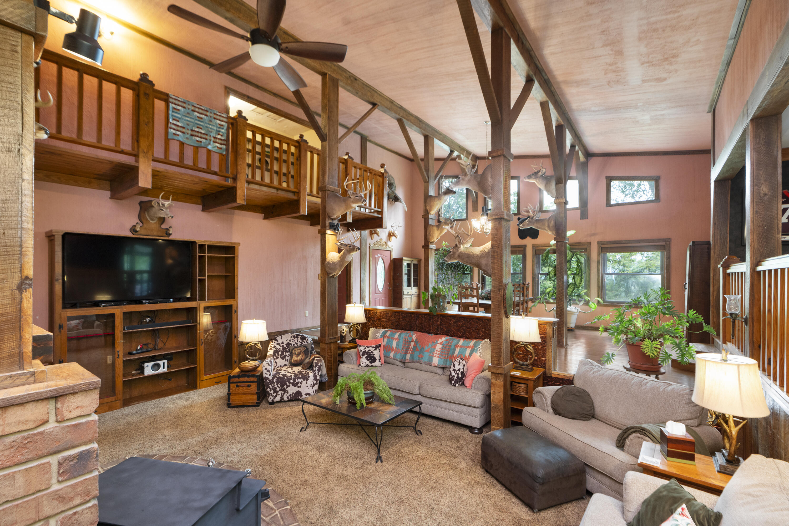 82 Ridgeview Ln