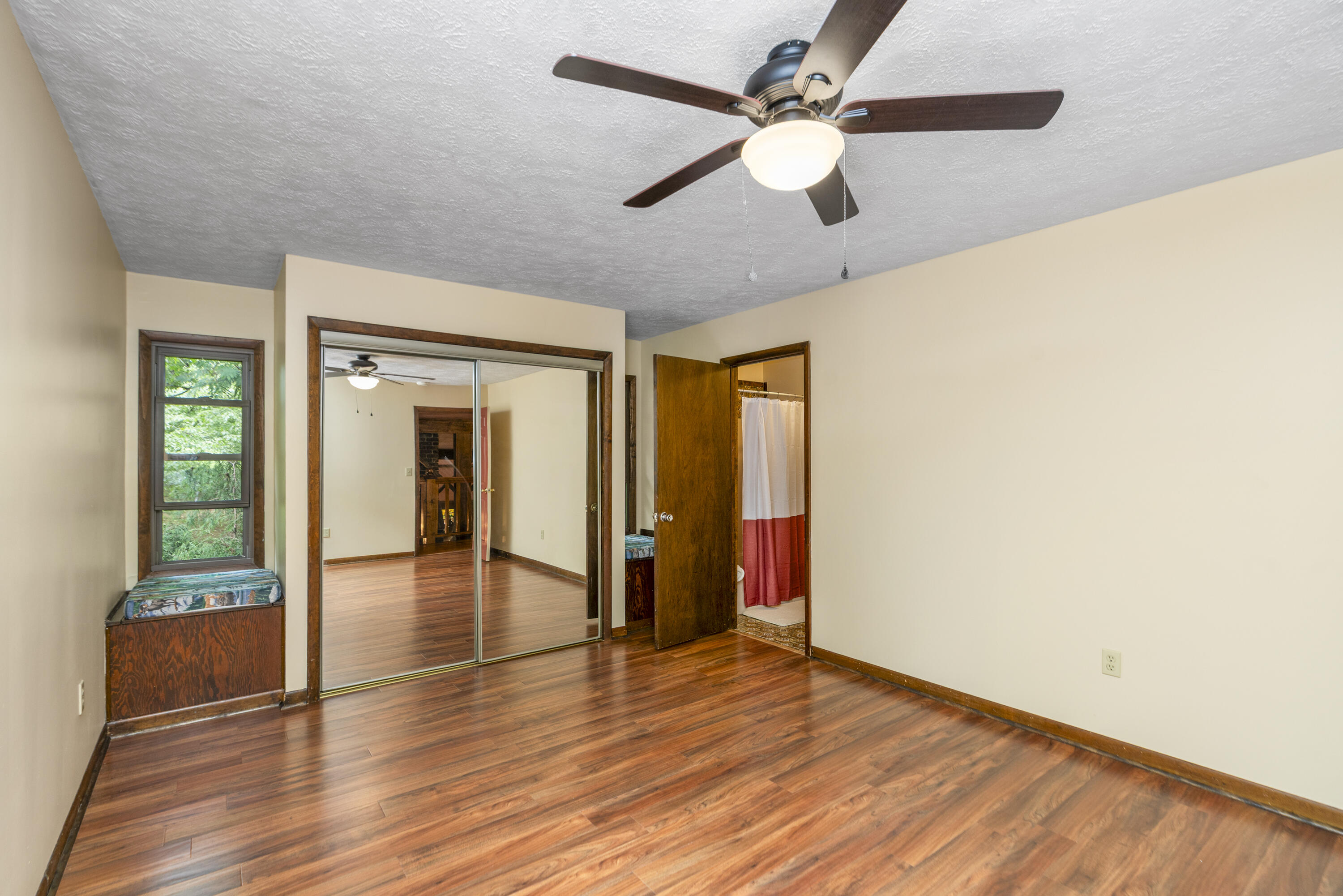 82 Ridgeview Ln