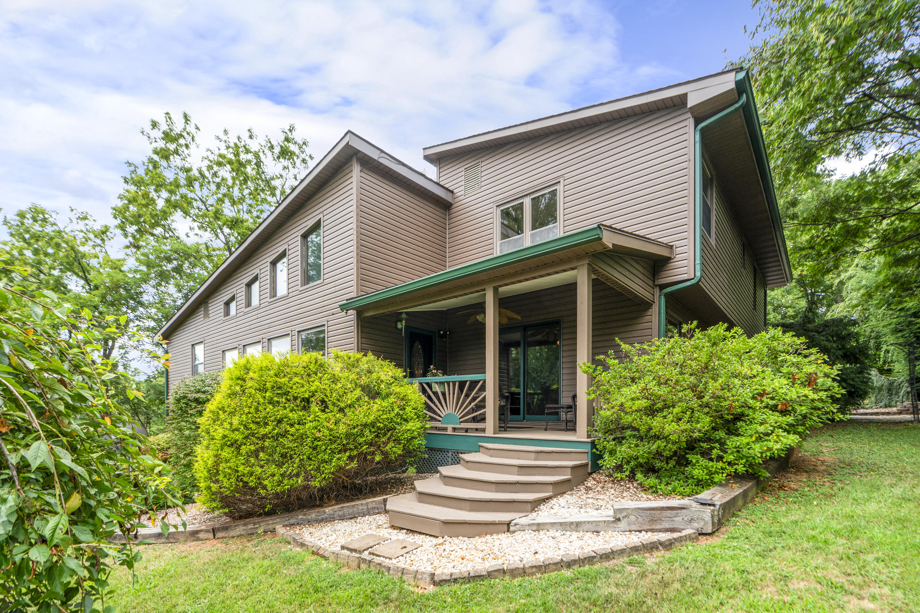82 Ridgeview Ln