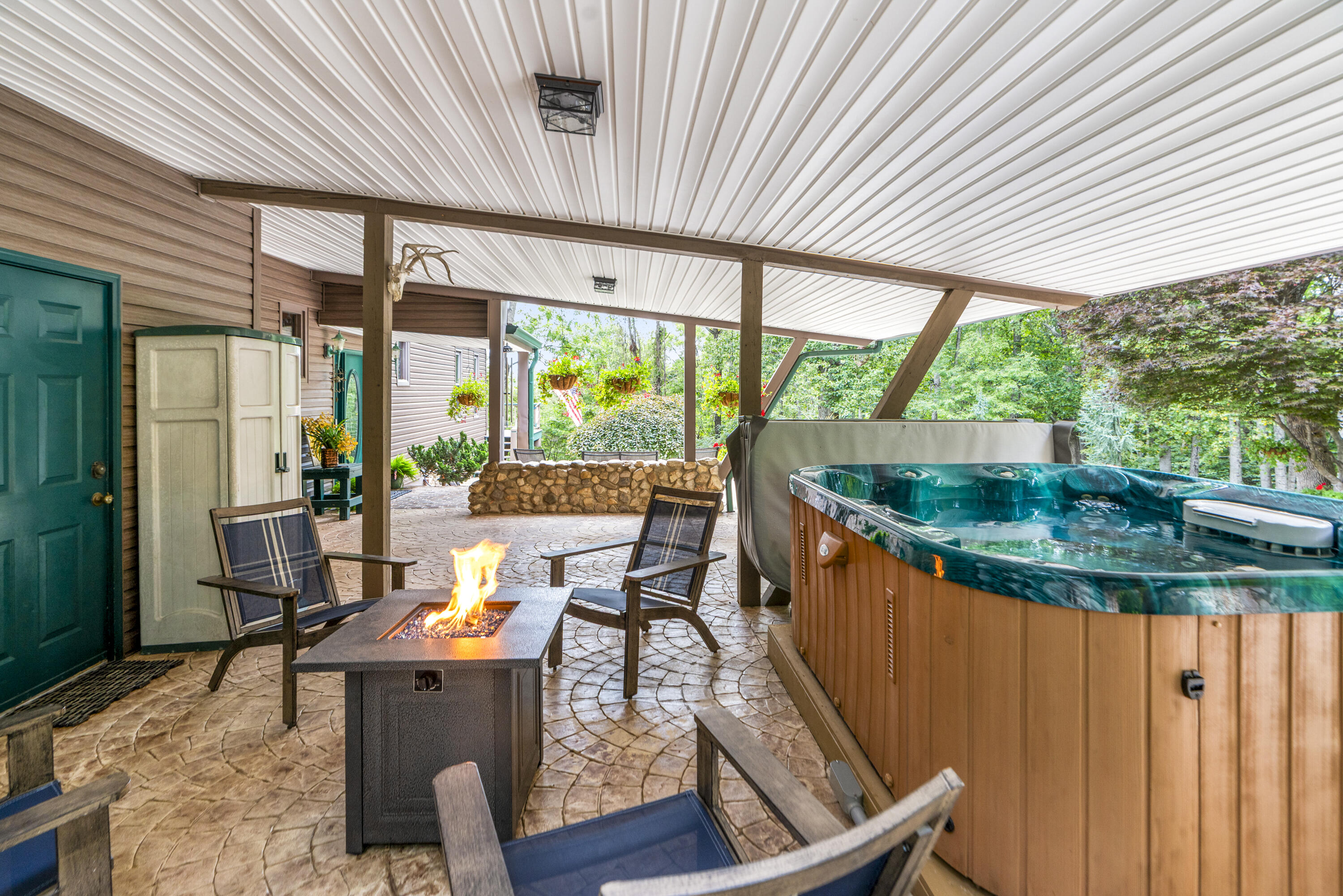 82 Ridgeview Ln