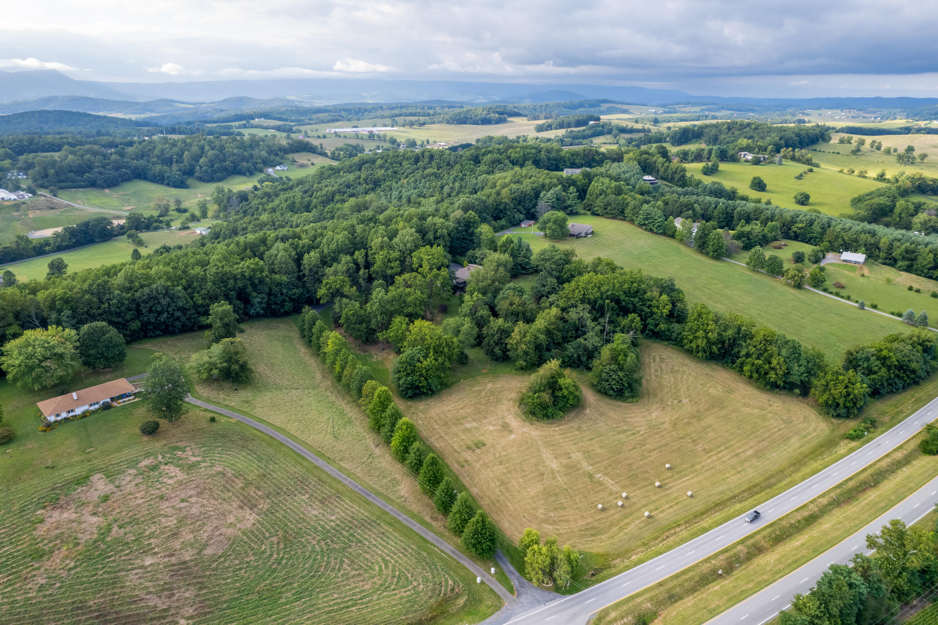 82 Ridgeview Ln