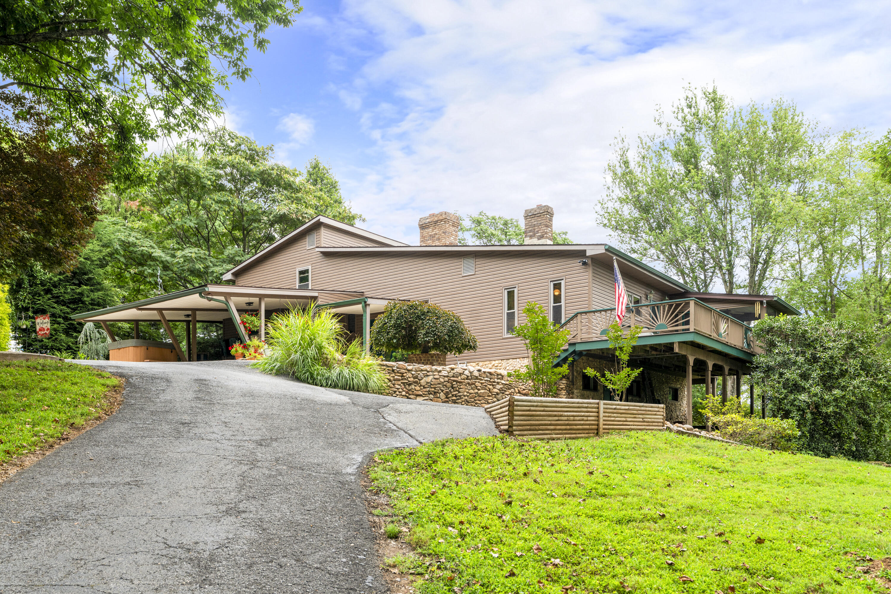 82 Ridgeview Ln