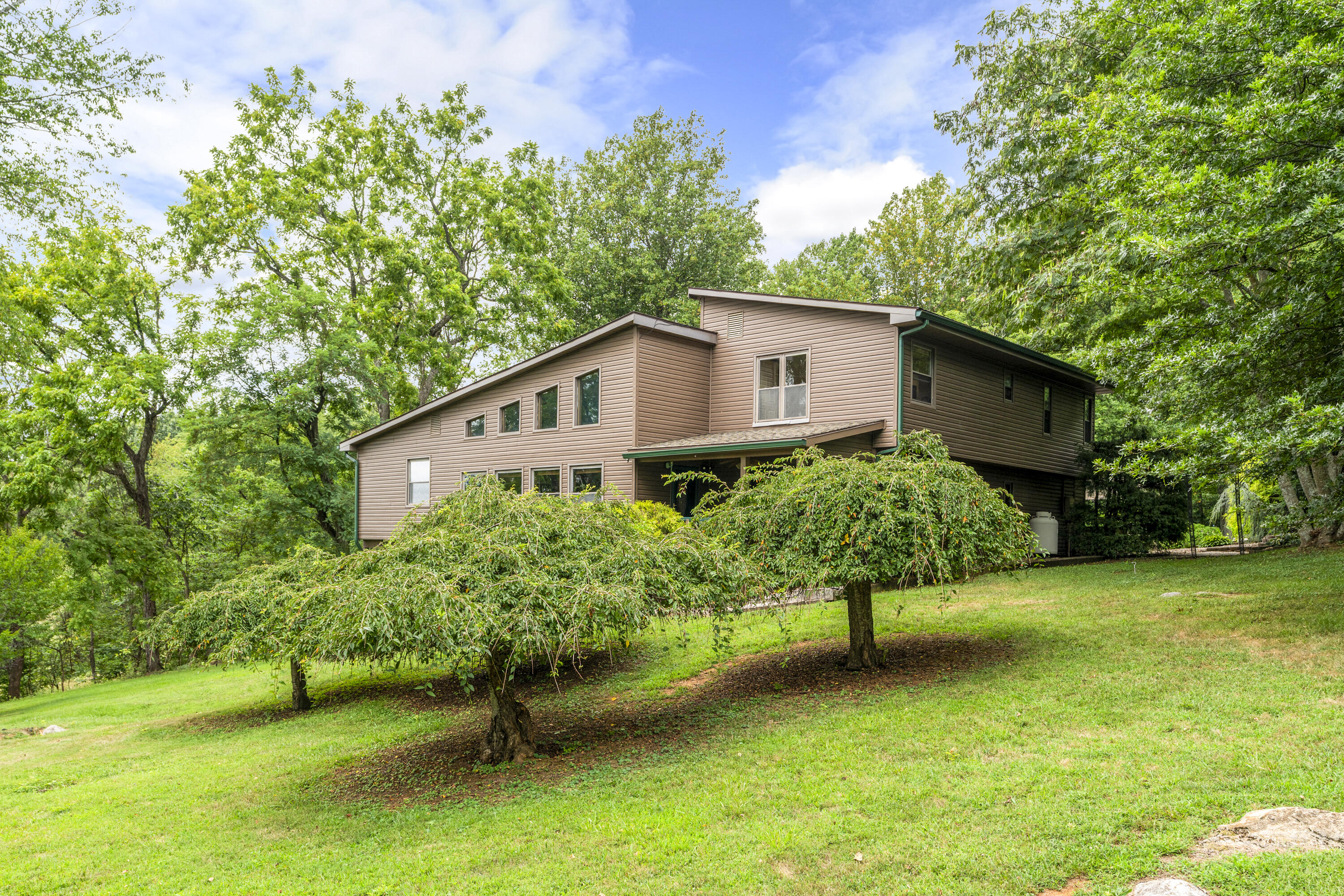 82 Ridgeview Ln