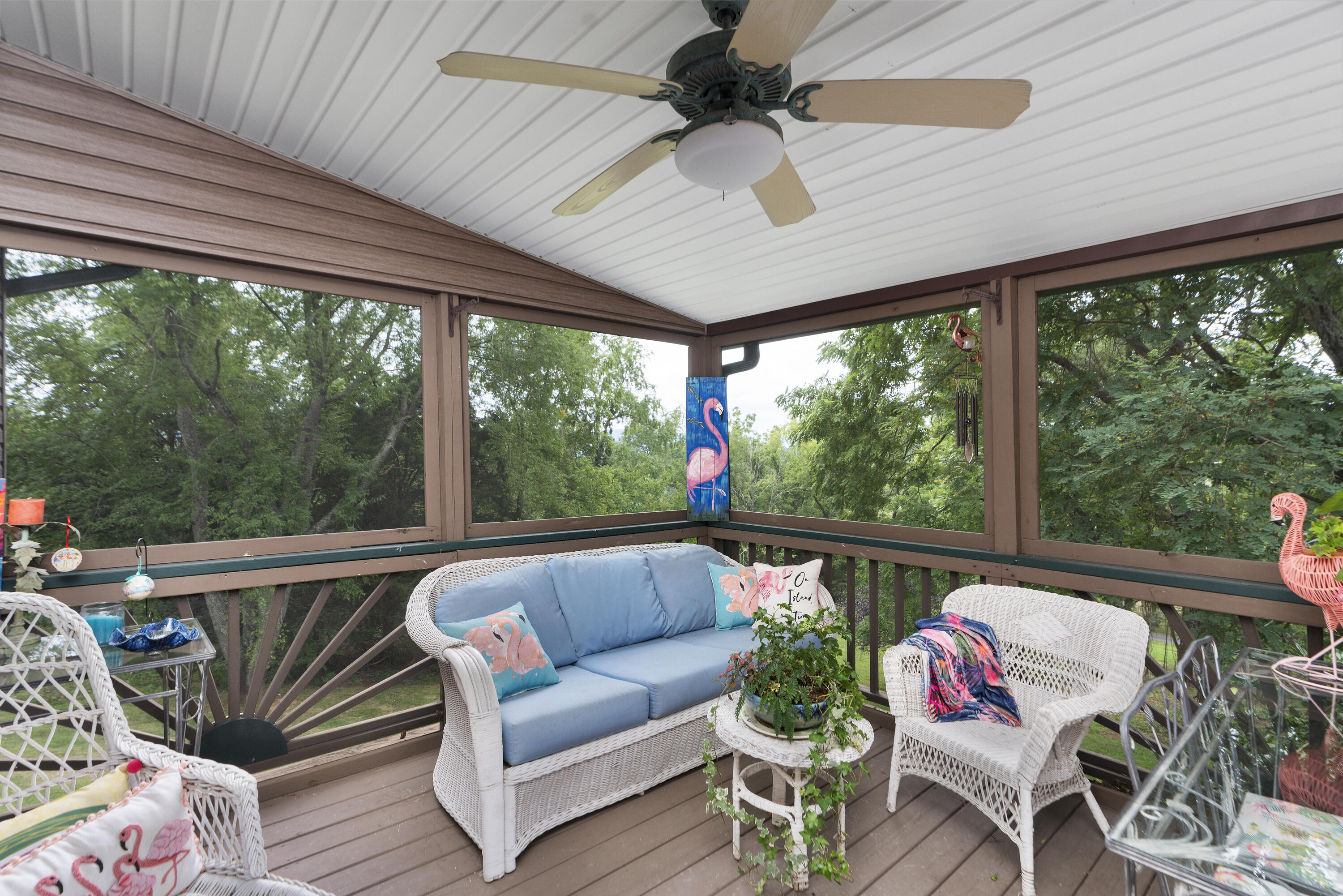 82 Ridgeview Ln