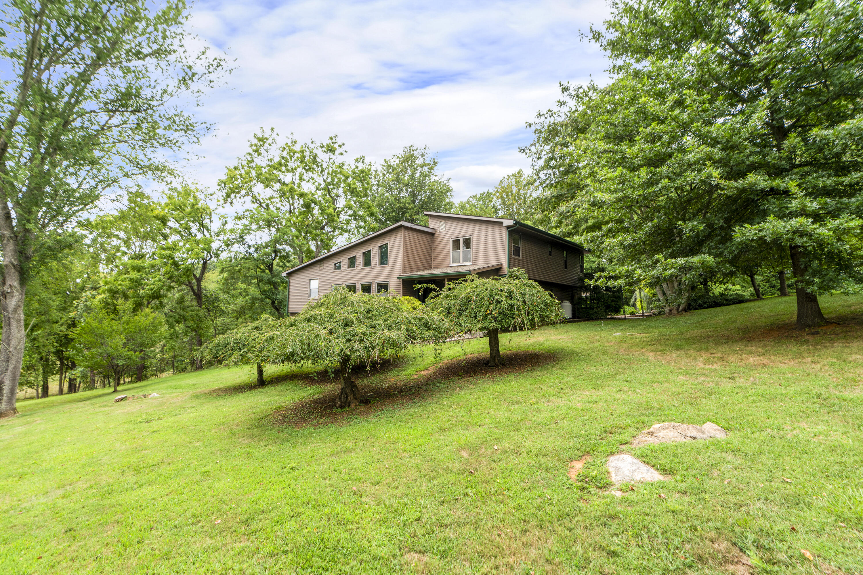 82 Ridgeview Ln
