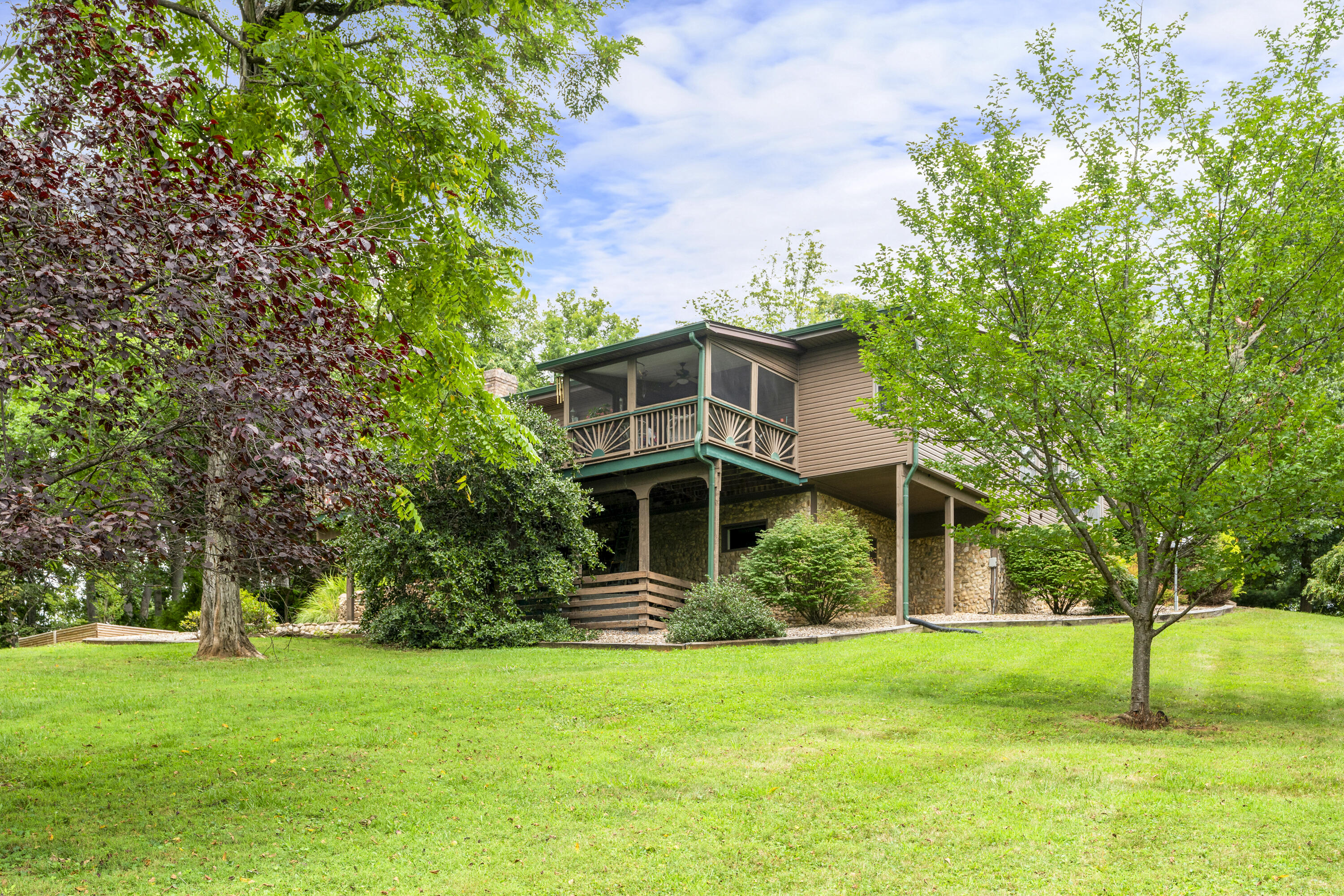 82 Ridgeview Ln