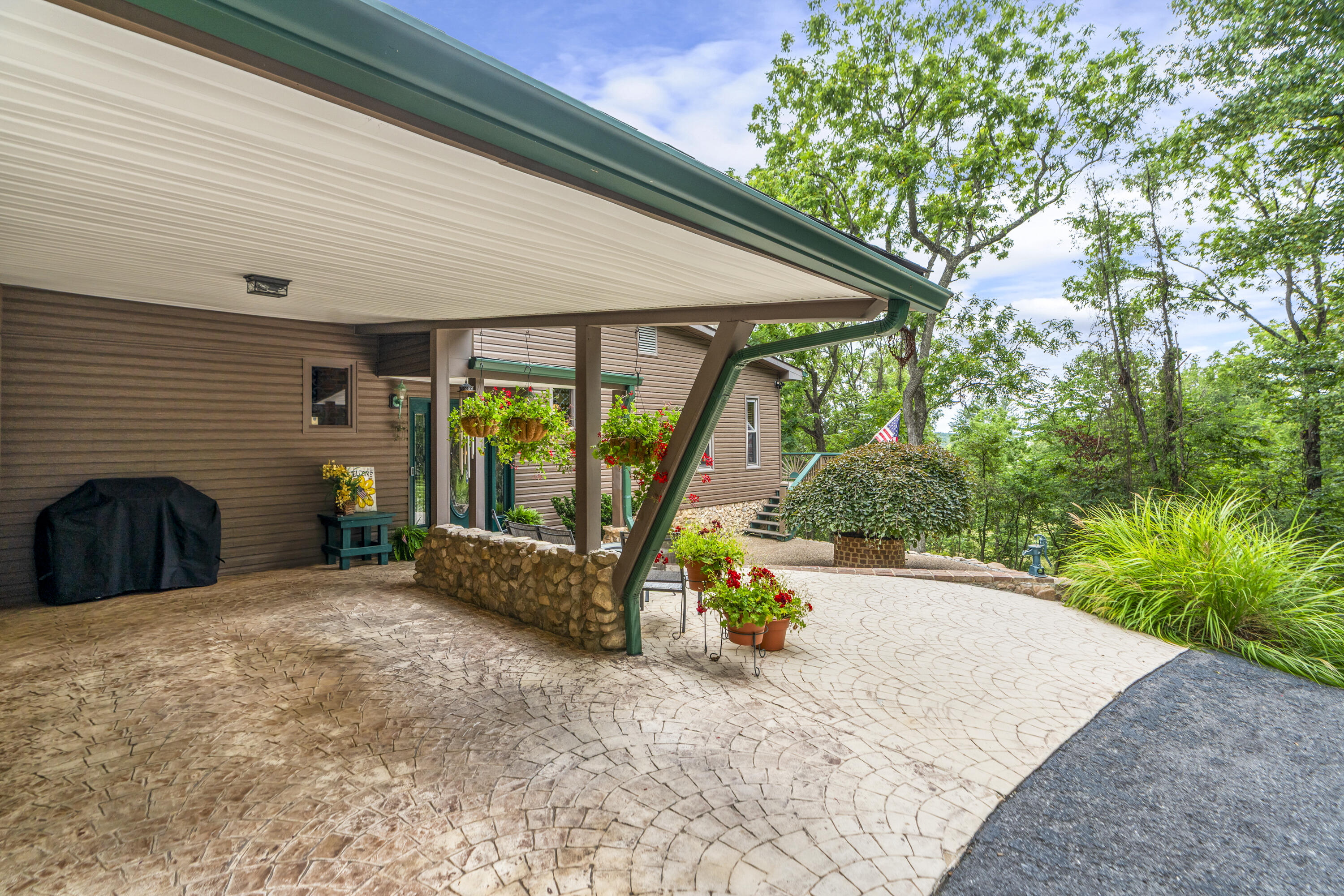 82 Ridgeview Ln