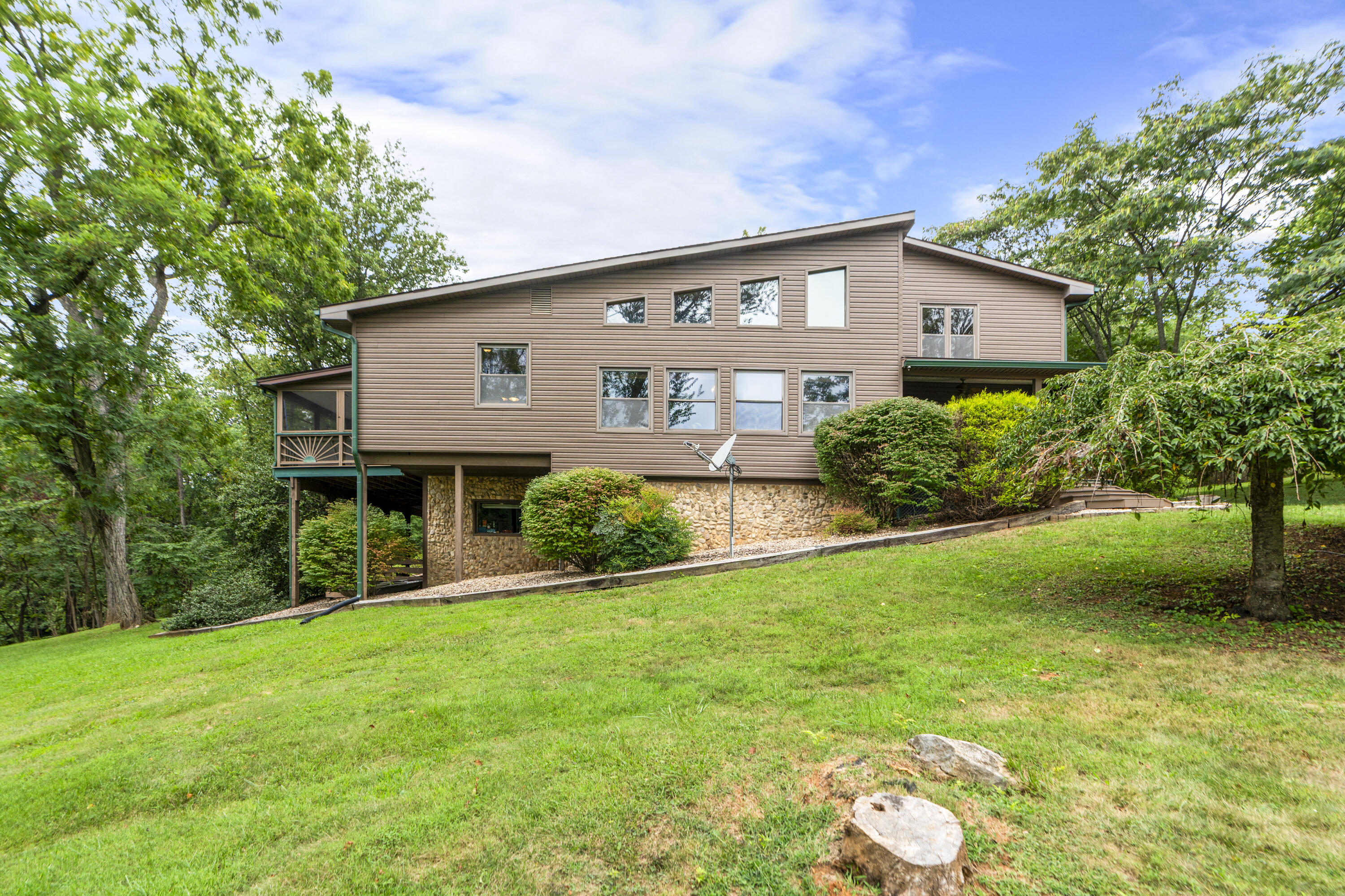 82 Ridgeview Ln