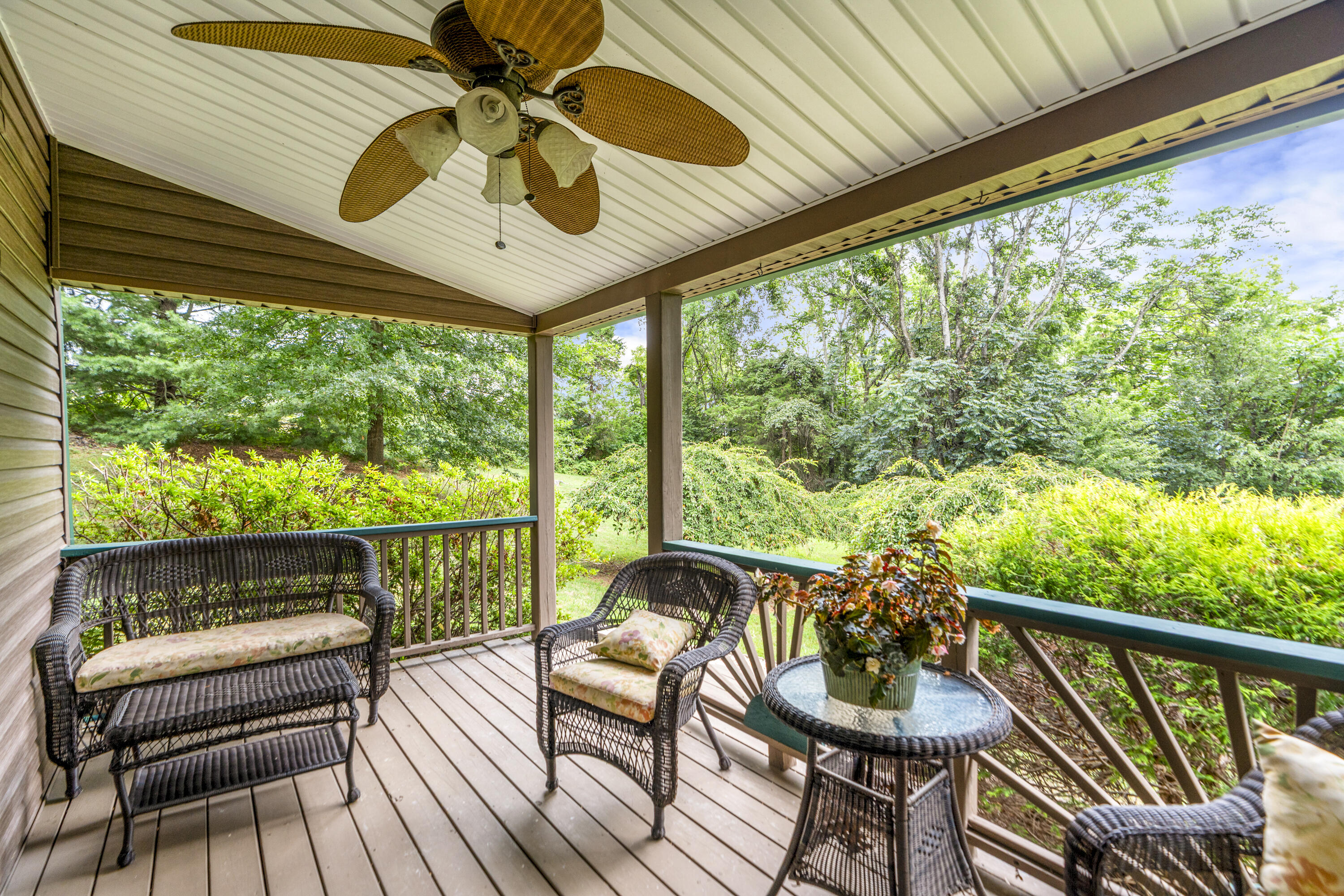 82 Ridgeview Ln