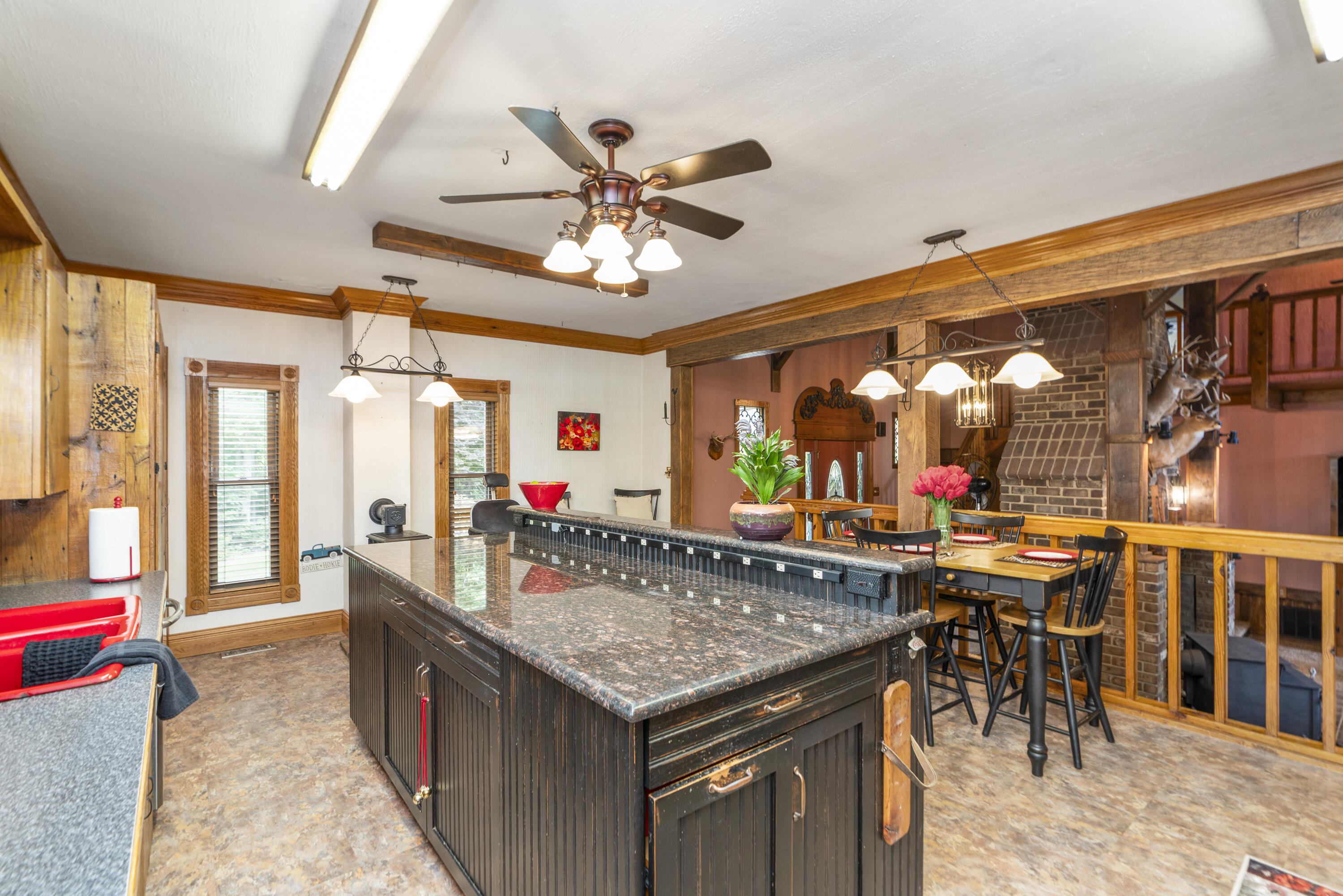 82 Ridgeview Ln