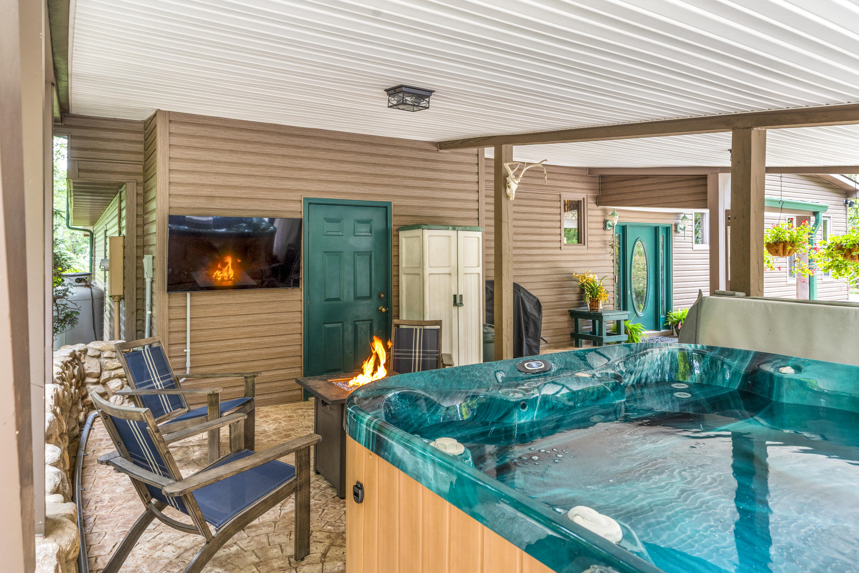 82 Ridgeview Ln