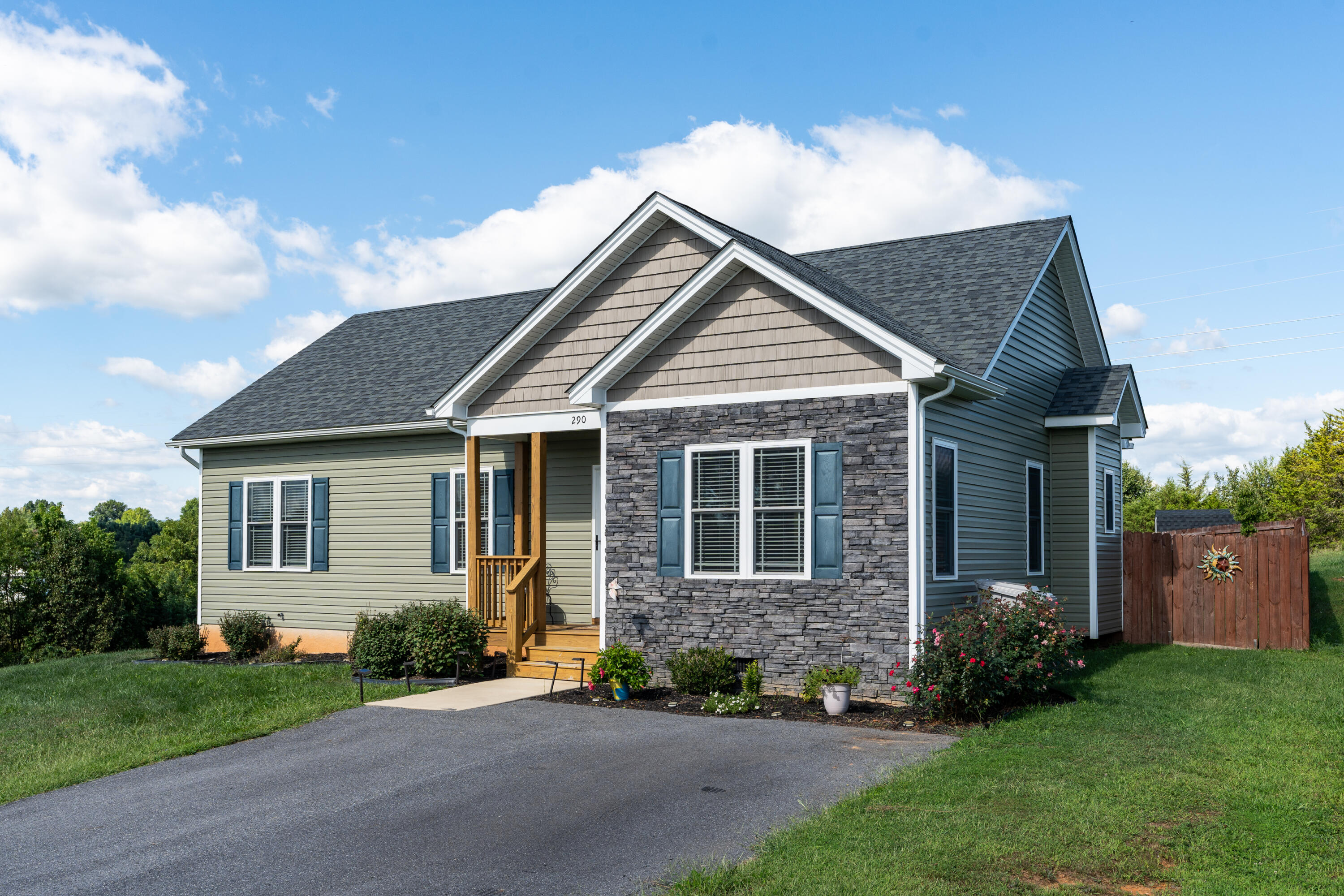 290 Thoroughbred Cir