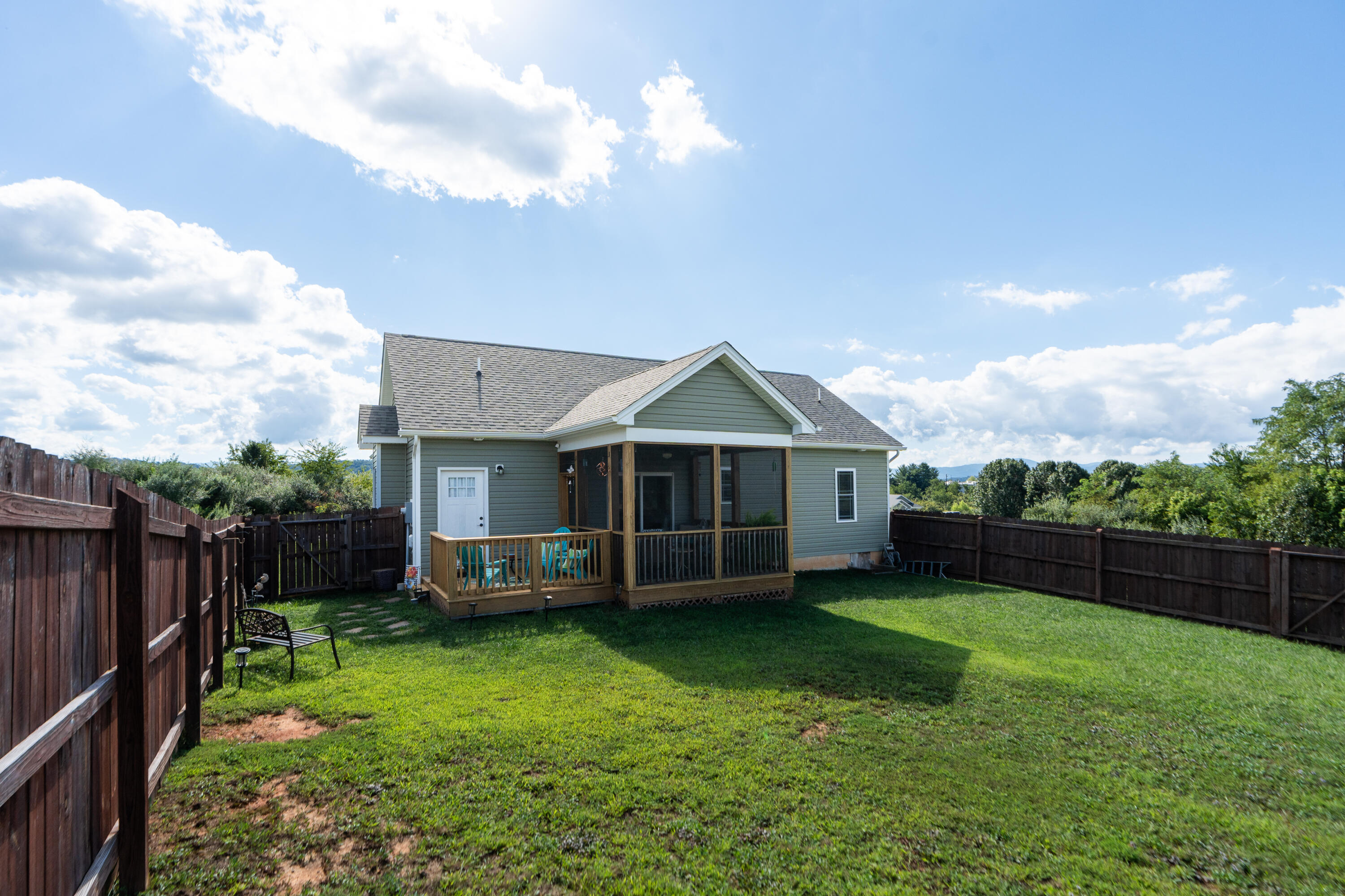 290 Thoroughbred Cir