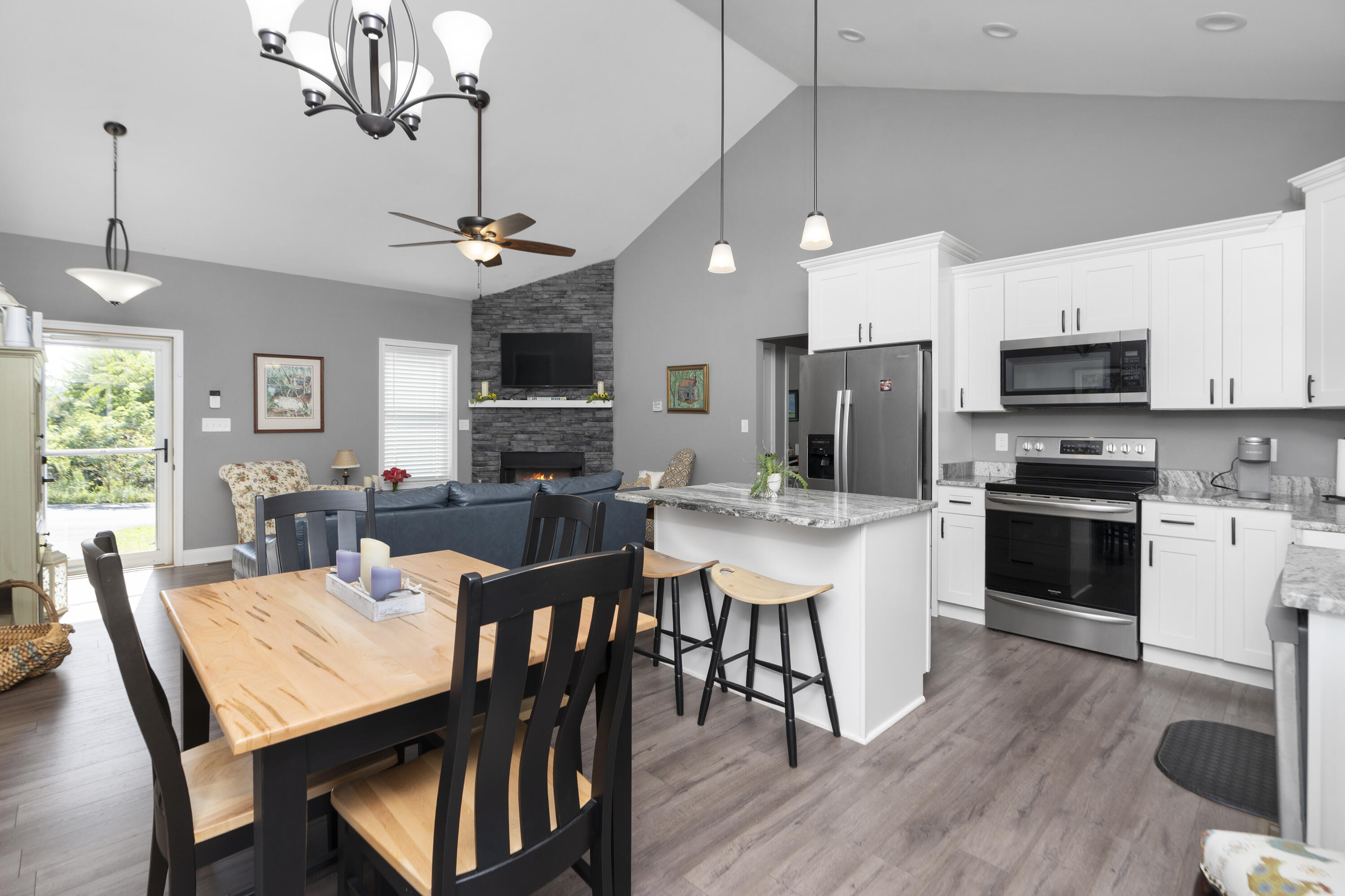 290 Thoroughbred Cir