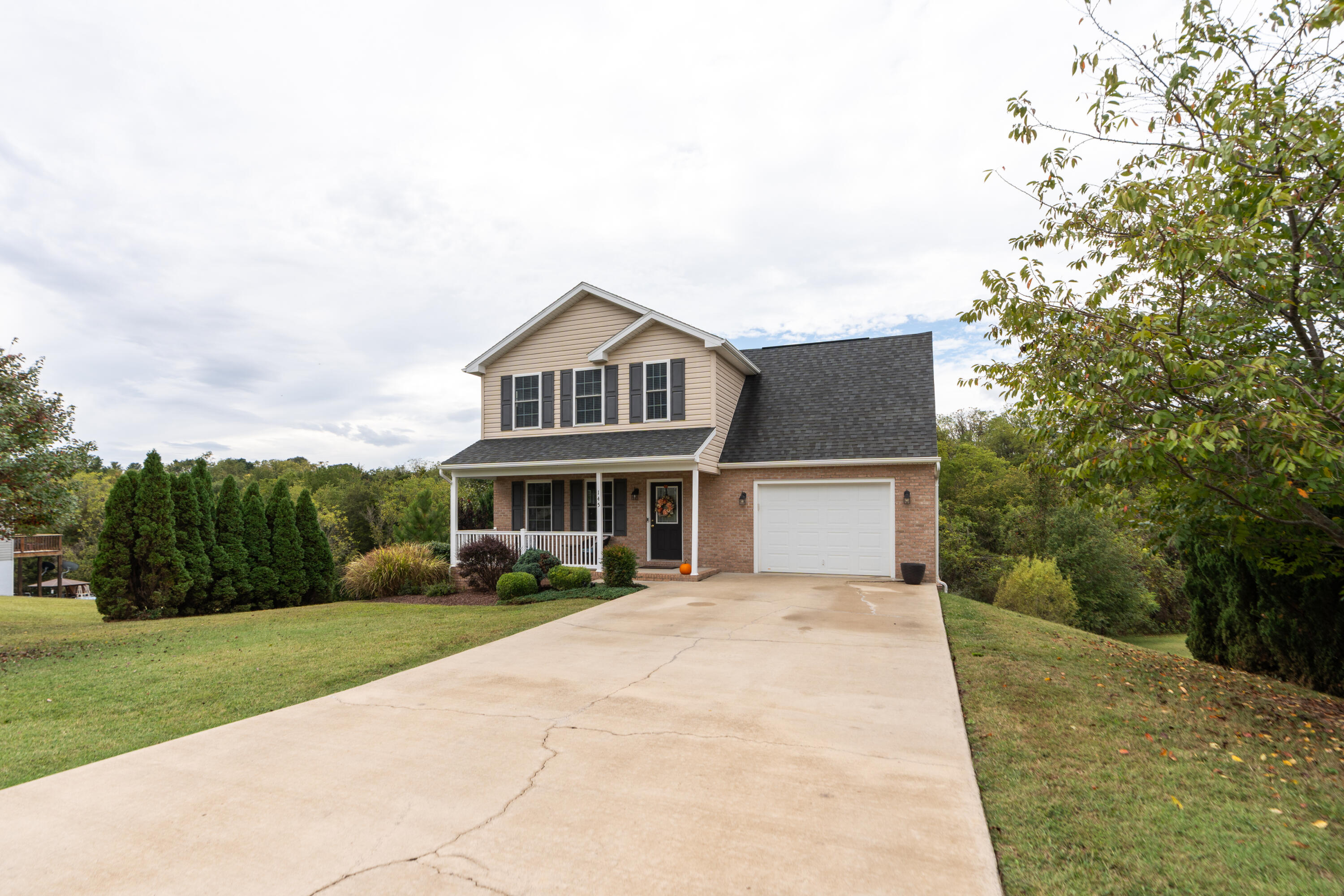 145 Thoroughbred Cir