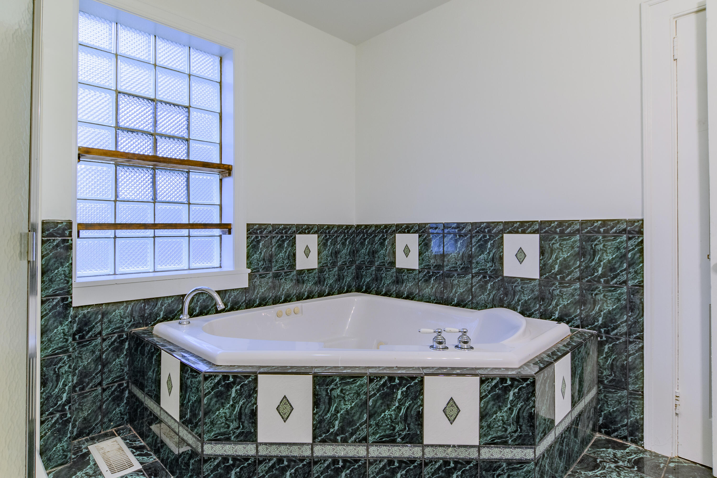 1451 Kelvin Grove Rd