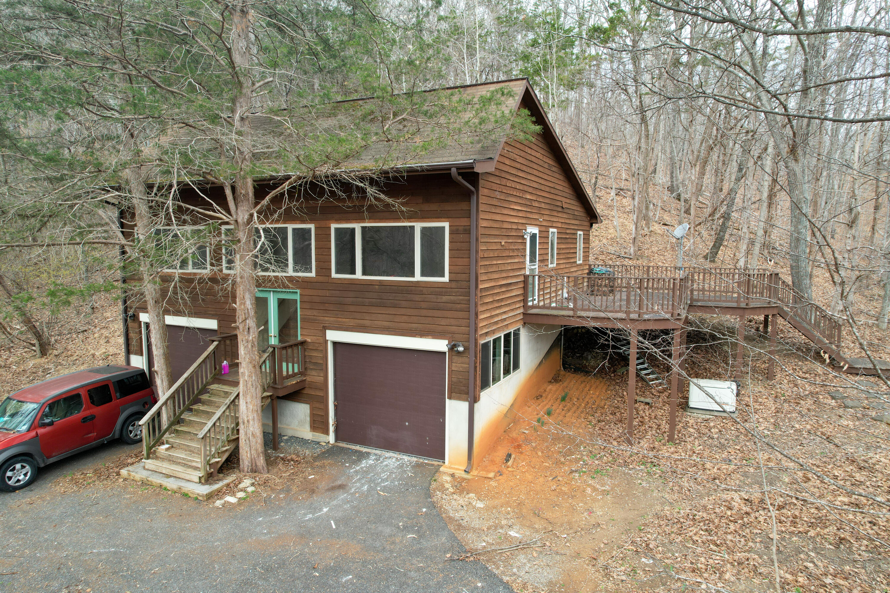 448 HOLLOW Ln
