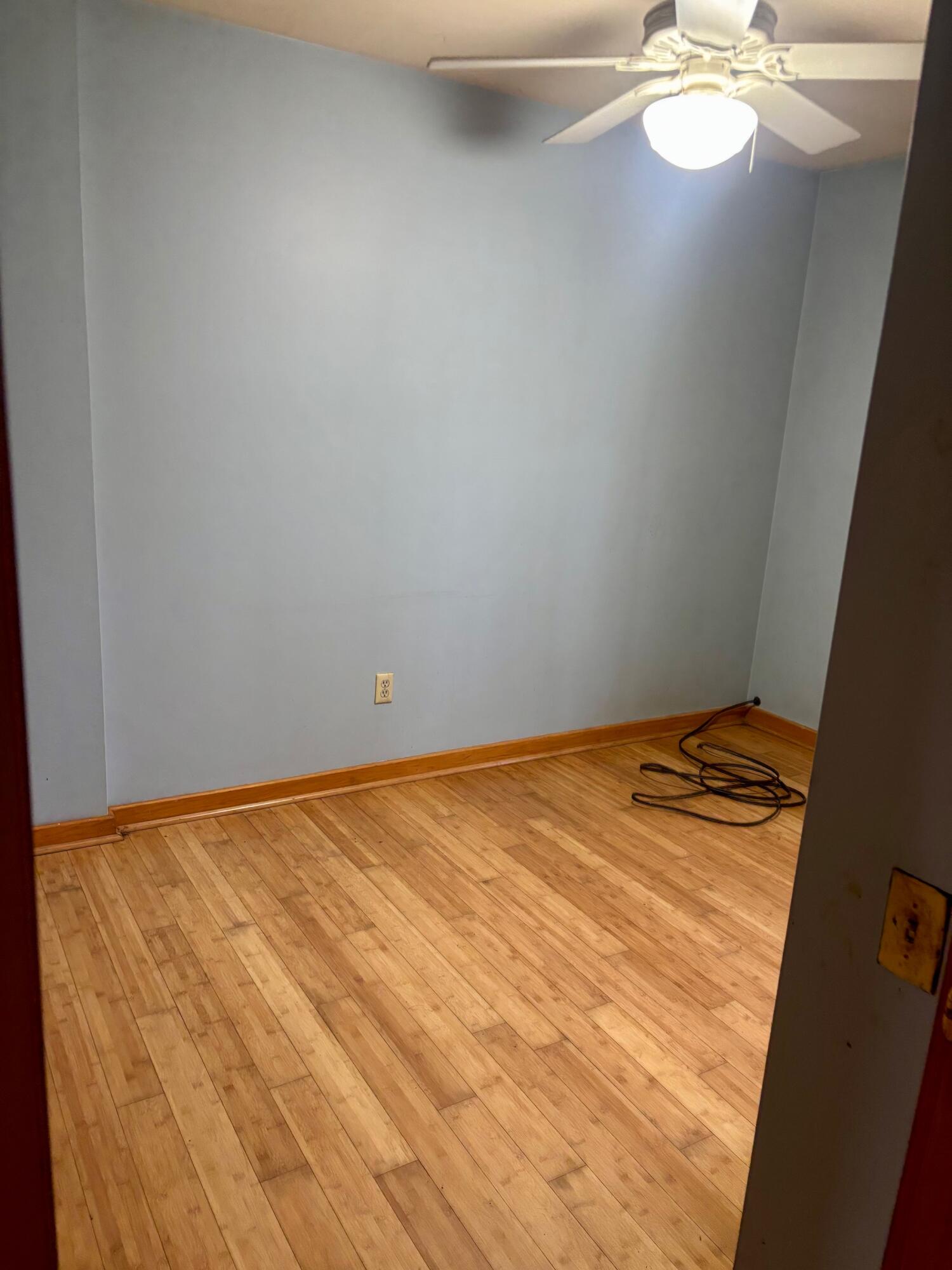 448 HOLLOW Ln