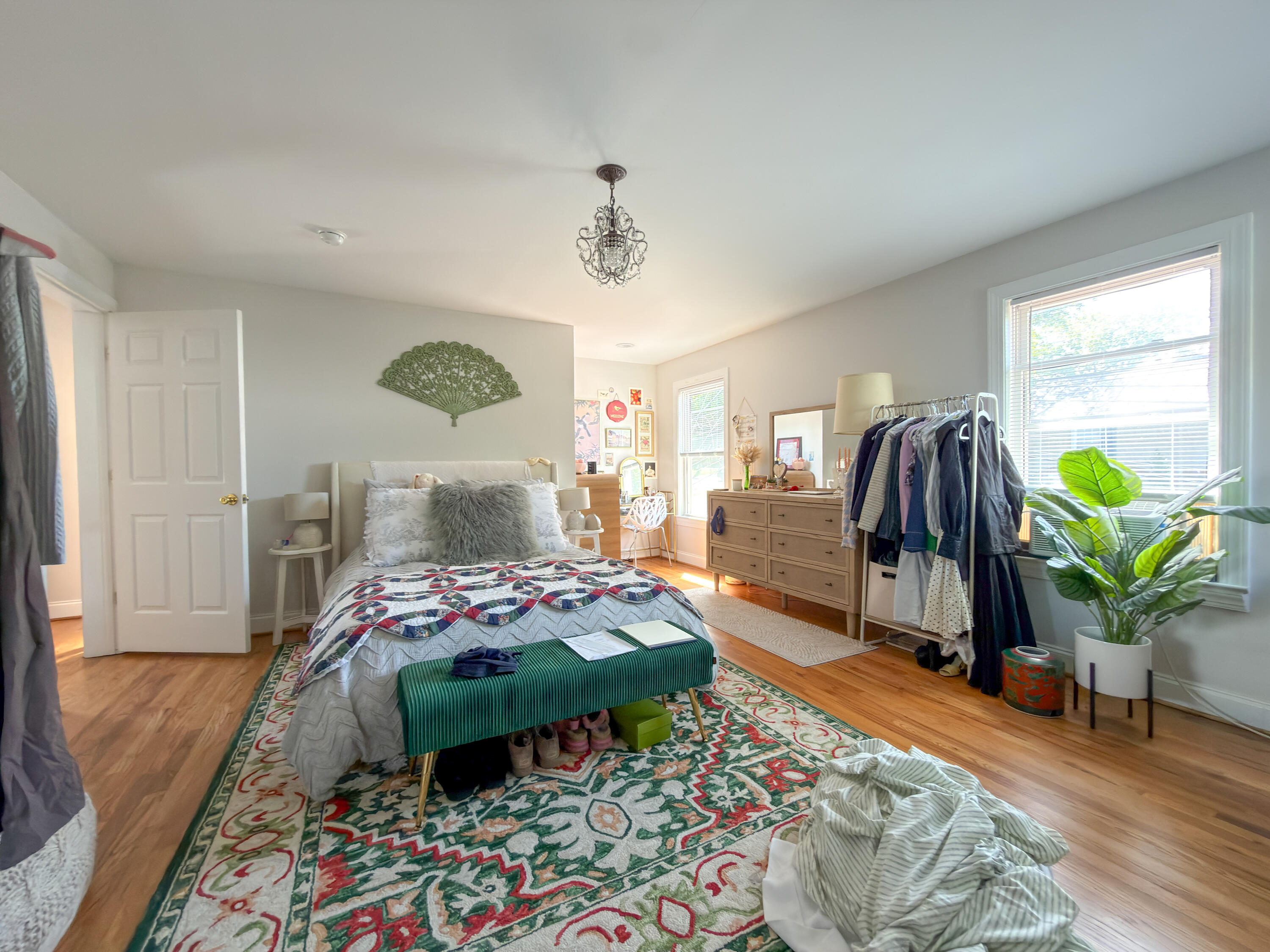 110 E HENRY St