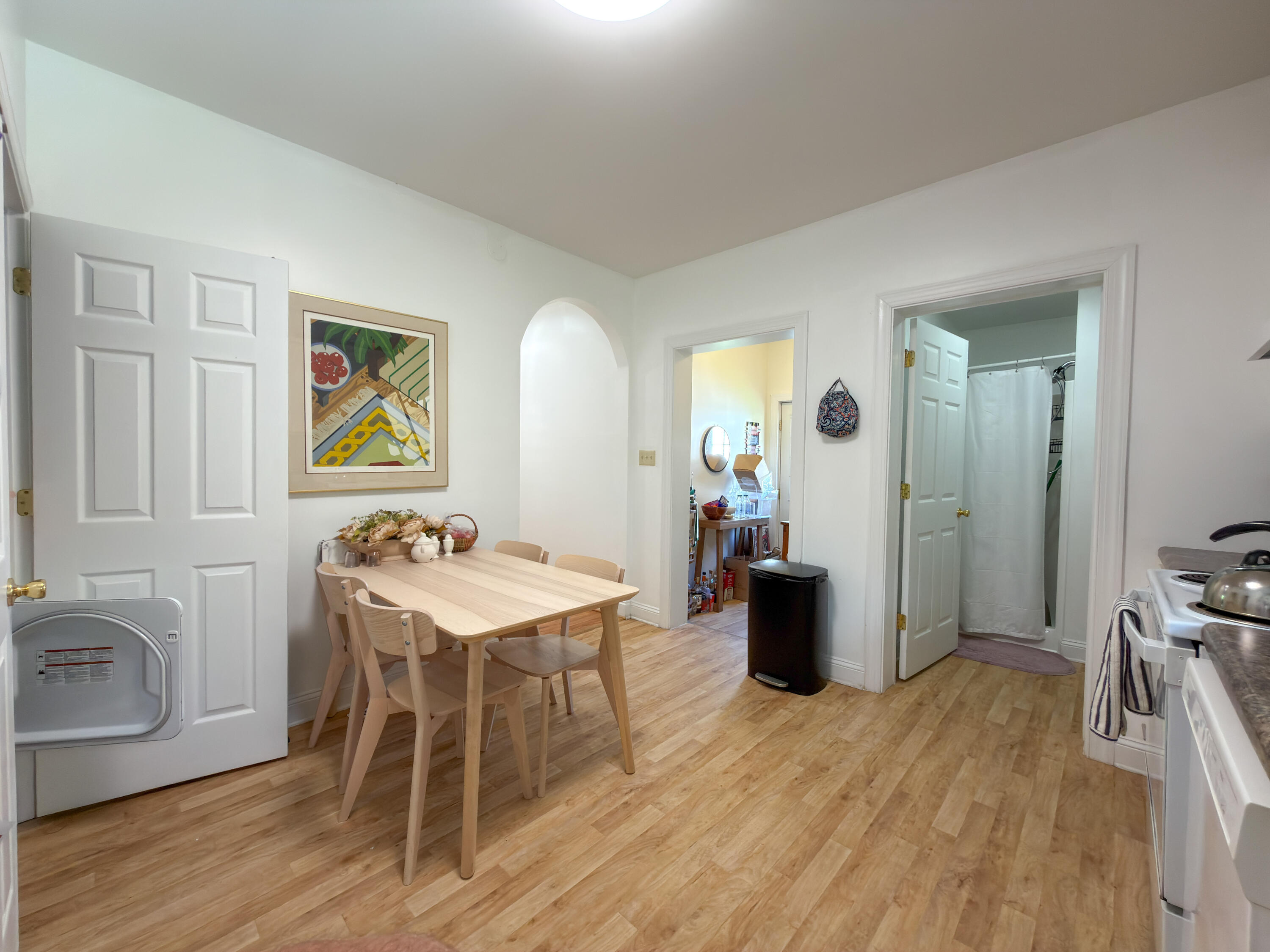 110 E HENRY St