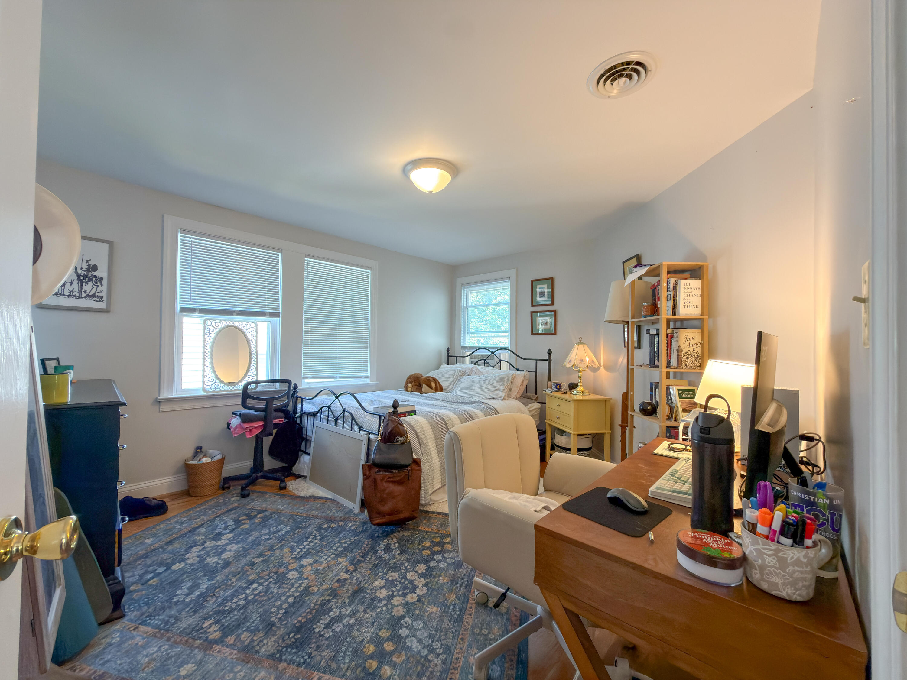 110 E HENRY St