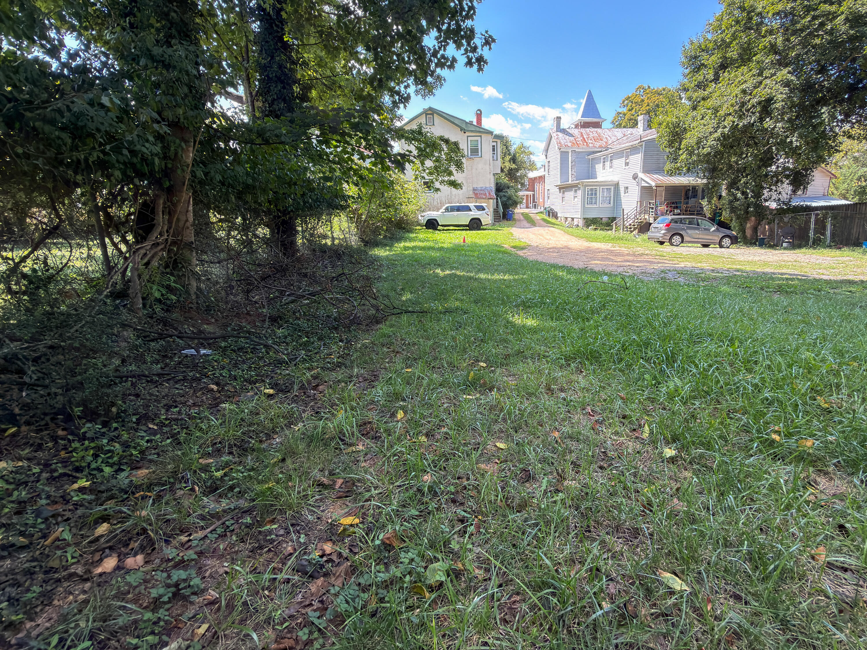 110 E HENRY St