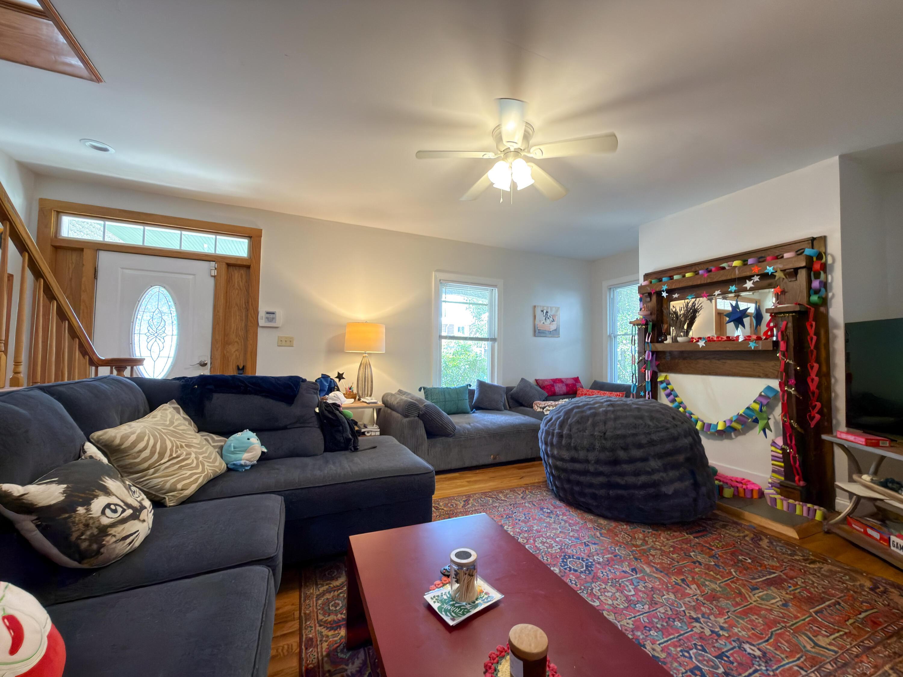 110 E HENRY St