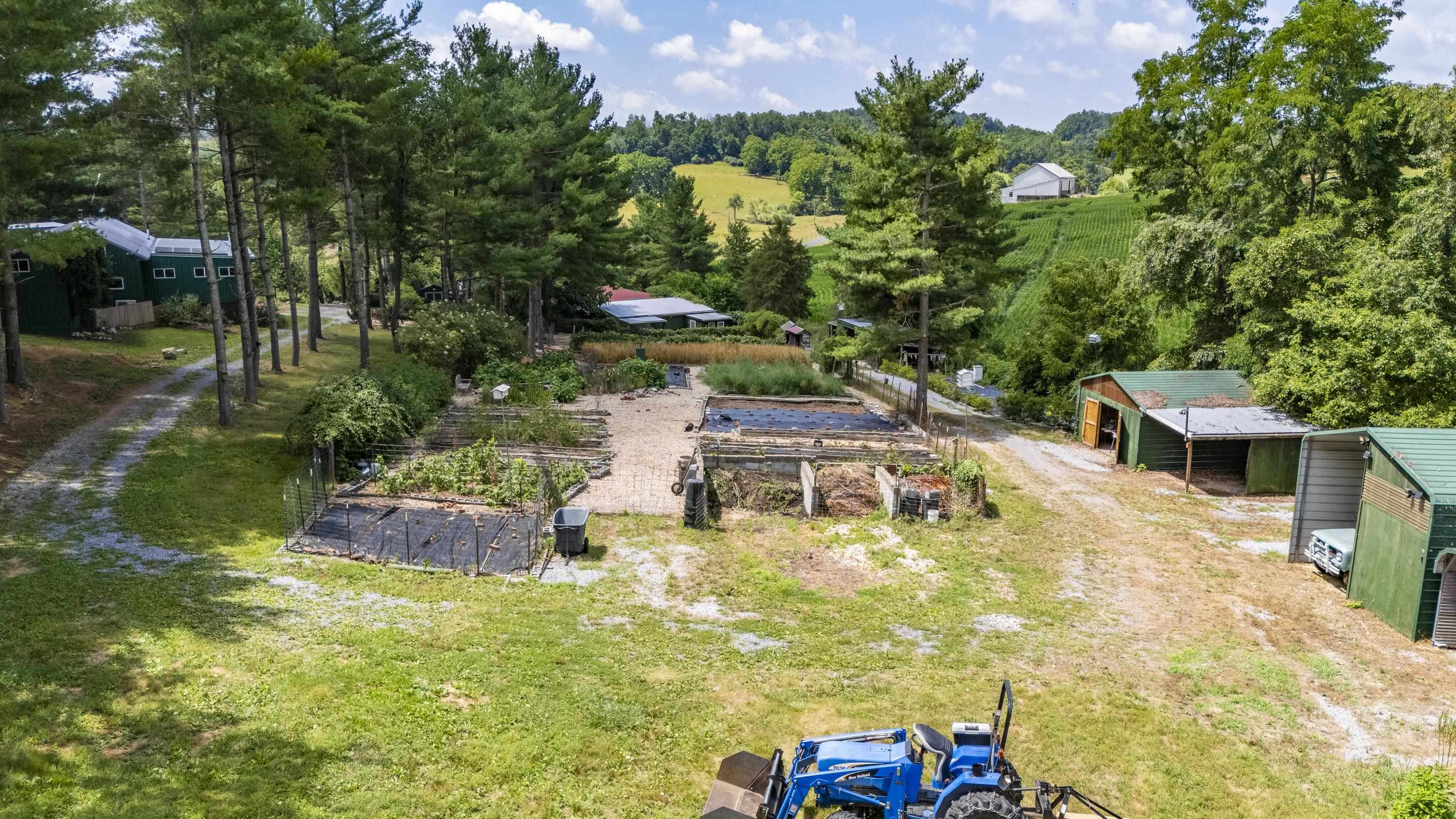 801 BROADHEAD SCHOOL RD