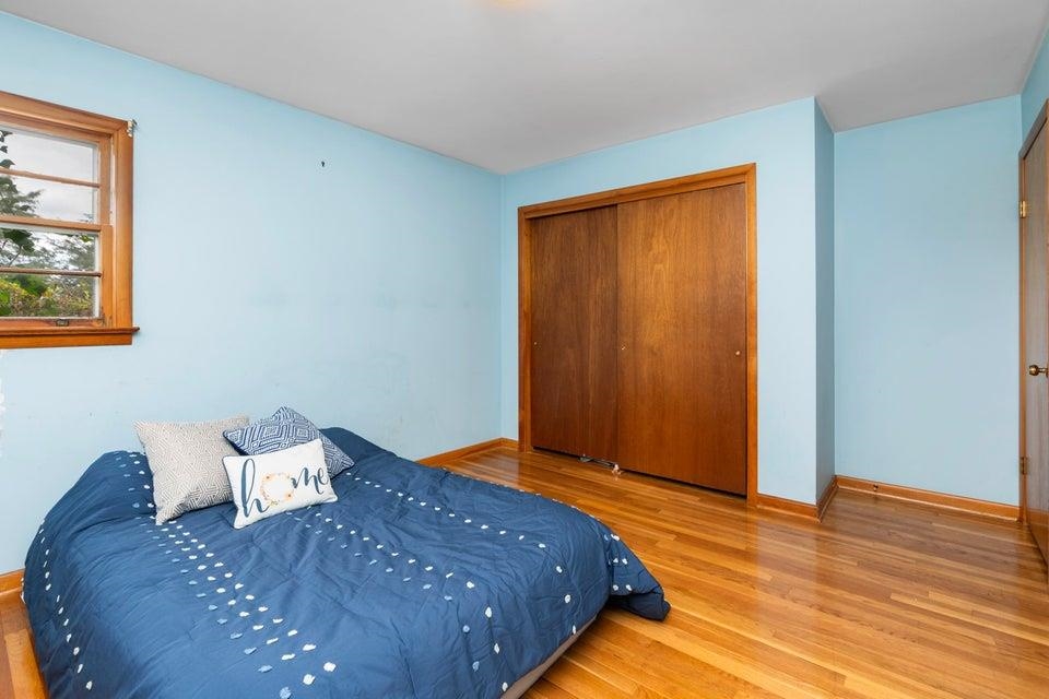 48 ROUND HILL SCHOOL RD