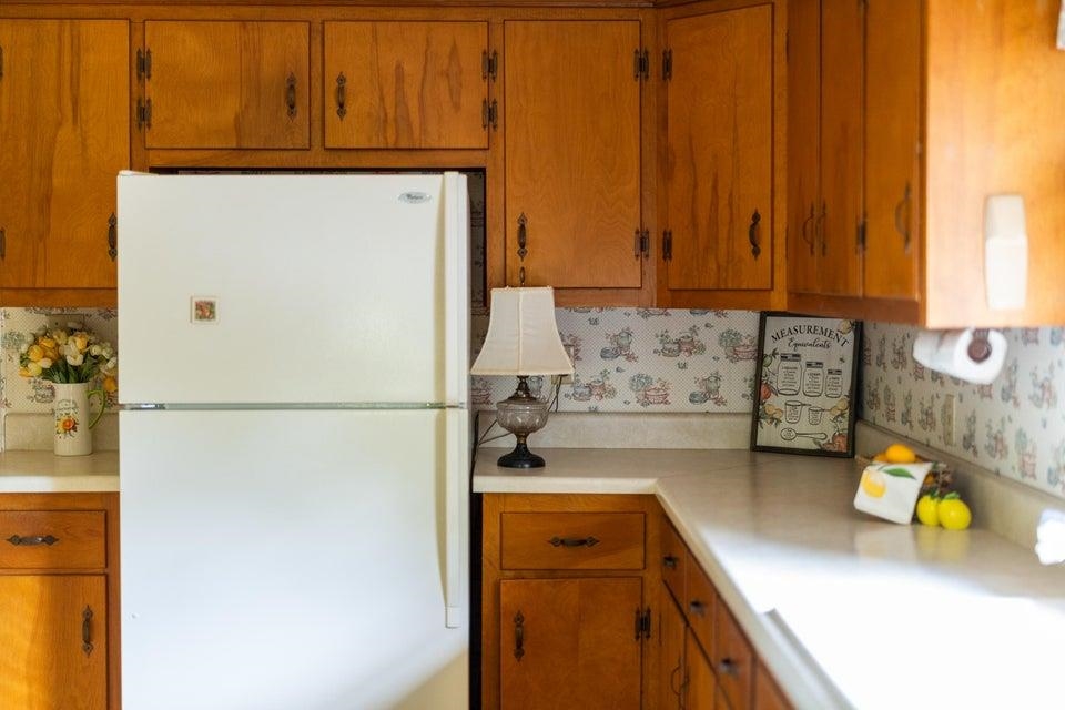 48 ROUND HILL SCHOOL RD