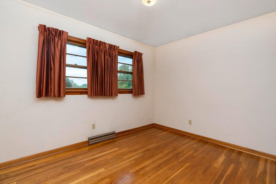 48 ROUND HILL SCHOOL RD