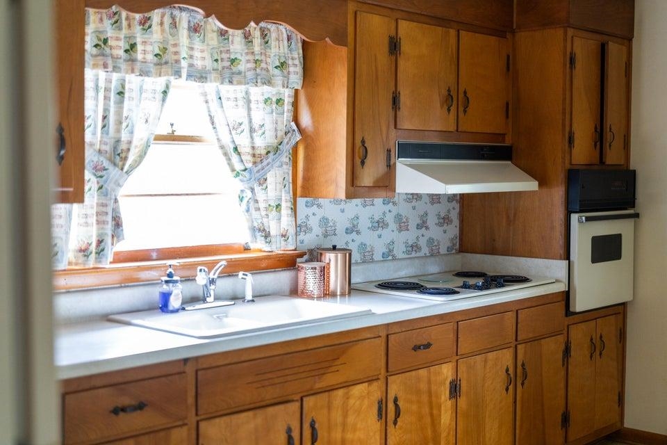 48 ROUND HILL SCHOOL RD